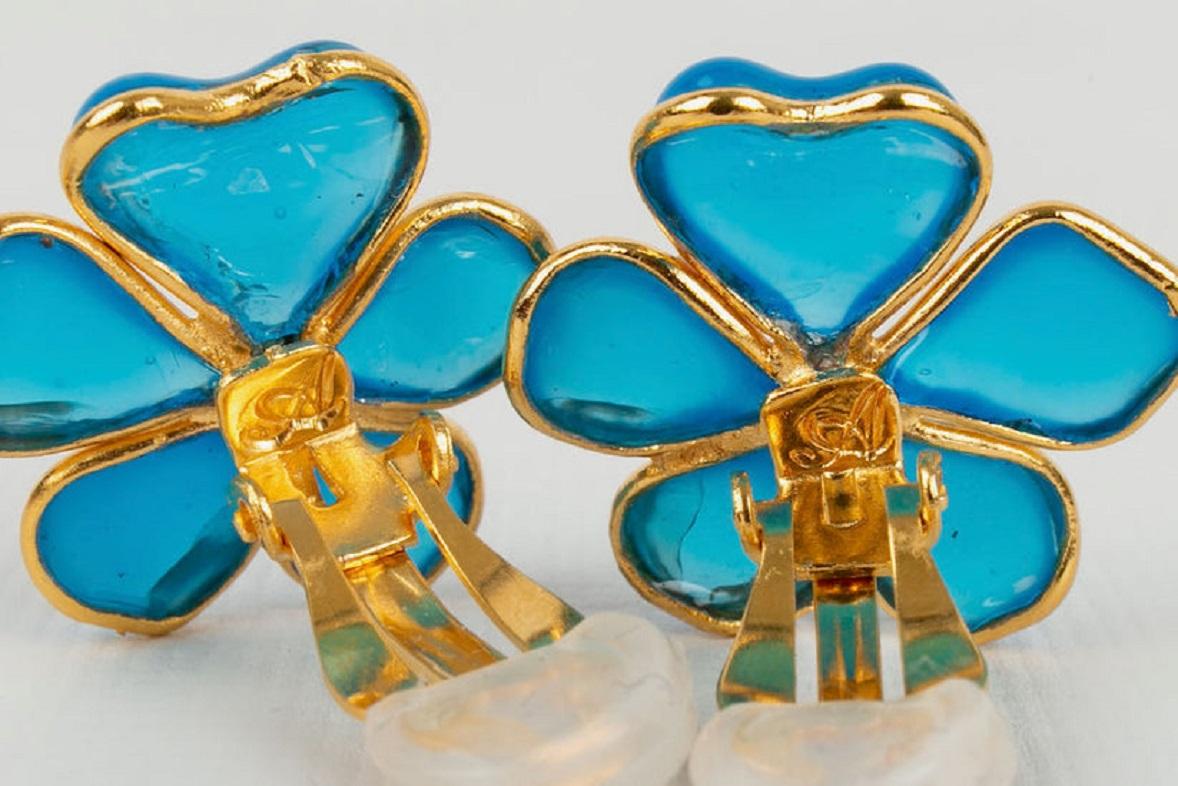 Augustine Flower Blue Golden Metal and Glass Paste Earrings For Sale 1