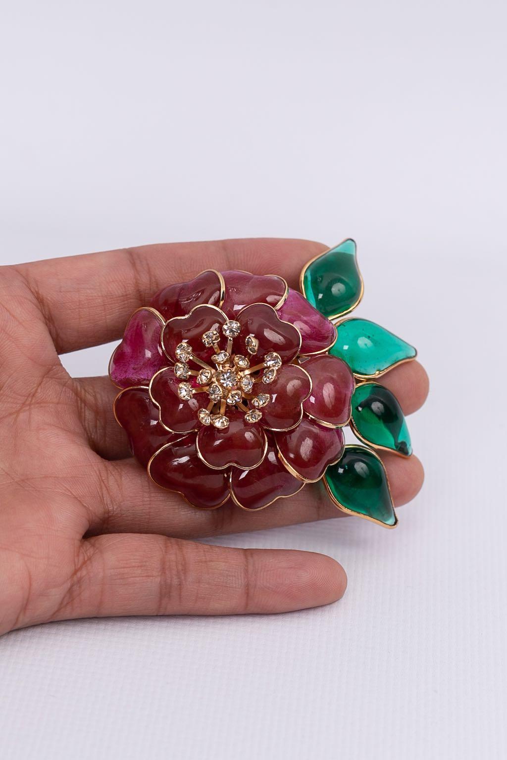Augustine Flower Brooch in Gilded Metal and Glass Paste  For Sale 1