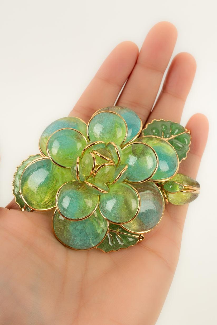 Augustine - (Made in France) Brooch / pendant in gold-plated metal and glass paste in green tones representing a flower.

Additional information:
Condition: Very good condition
Dimensions: 6.5 cm x 7.5 cm

Seller Reference: BR115