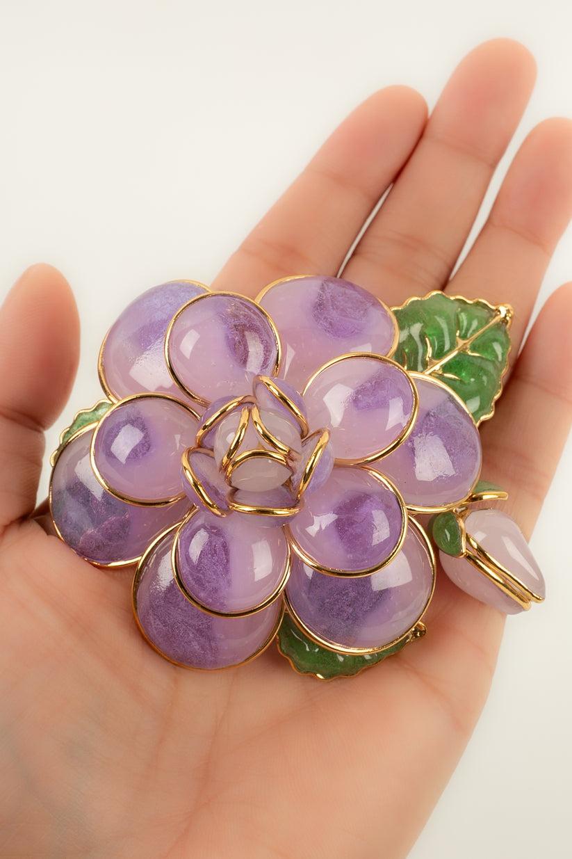 Augustine - (Made in France) Brooch / pendant in gold-plated metal and glass paste in purple tones representing a flower.

Additional information:
Condition: Very good condition
Dimensions: 6.5 cm x 7.5 cm

Seller Reference: BR111