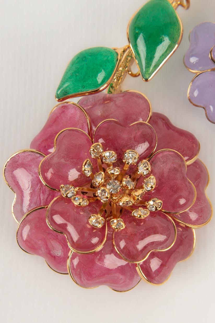 Augustine Flower Brooch with Glass Paste and Rhinestones In Excellent Condition For Sale In SAINT-OUEN-SUR-SEINE, FR