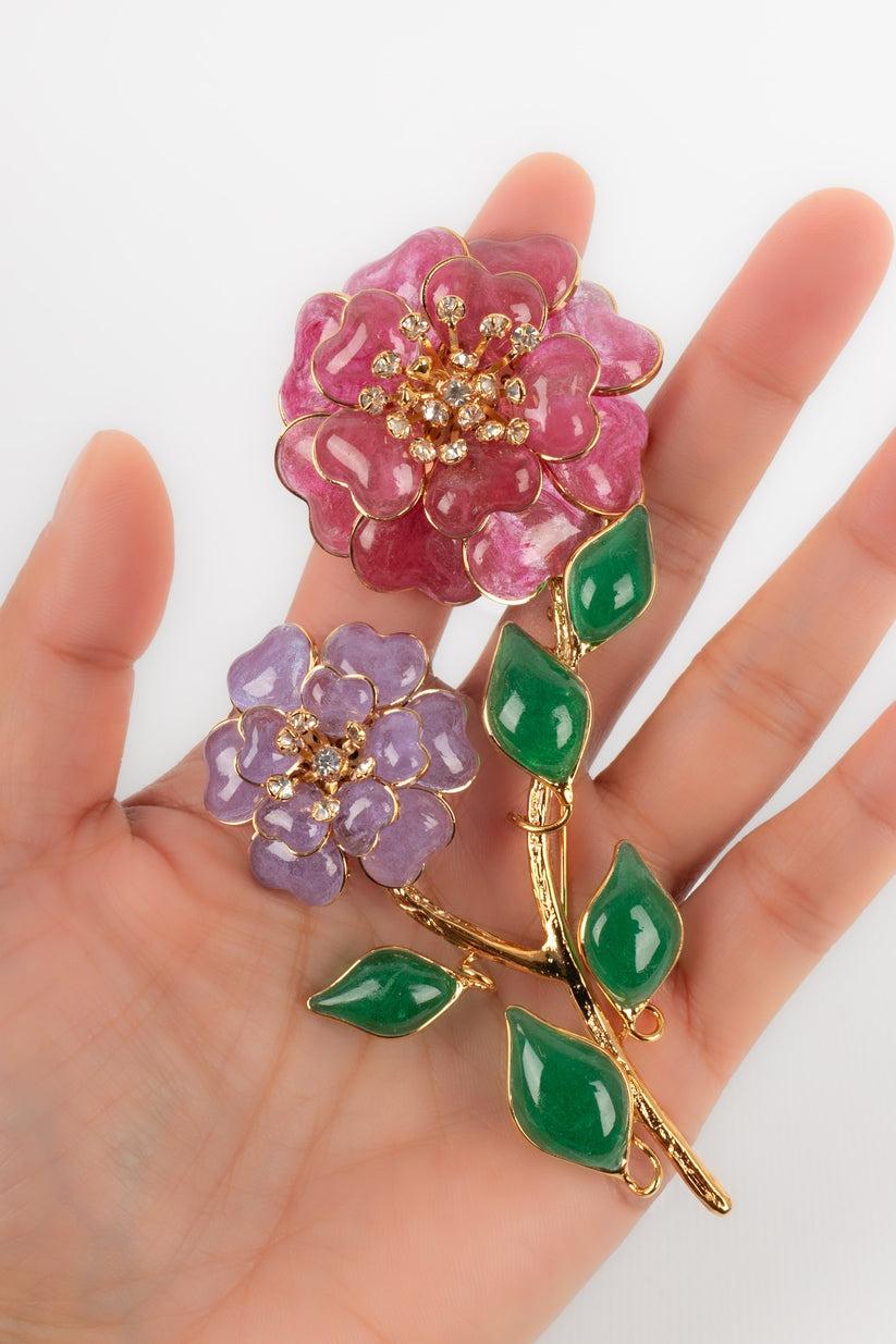 Augustine Flower Brooch with Glass Paste and Rhinestones For Sale 2