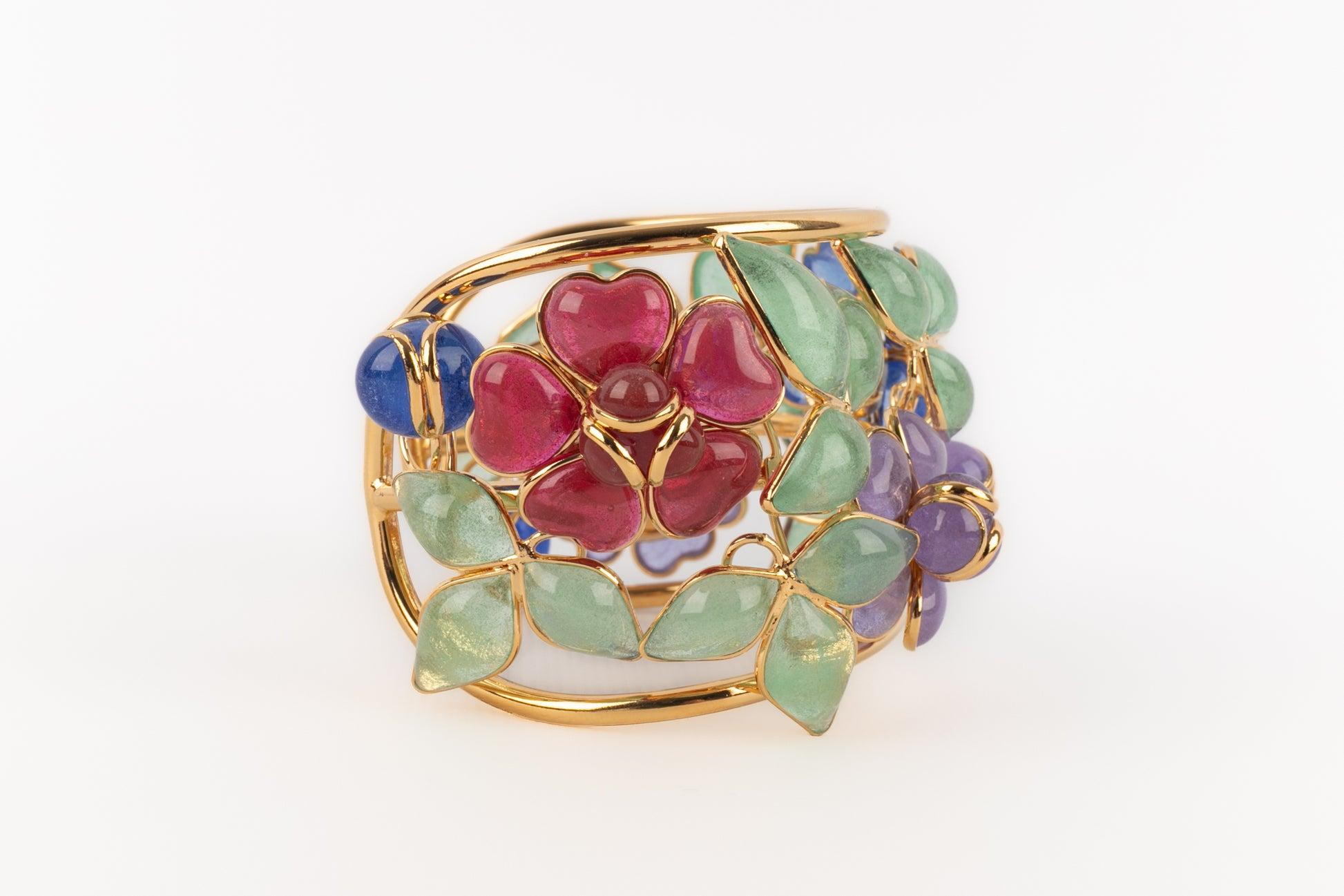 Augustine Flower Cuff Bracelet in Gold Metal and Glass Paste Flowers For Sale 1