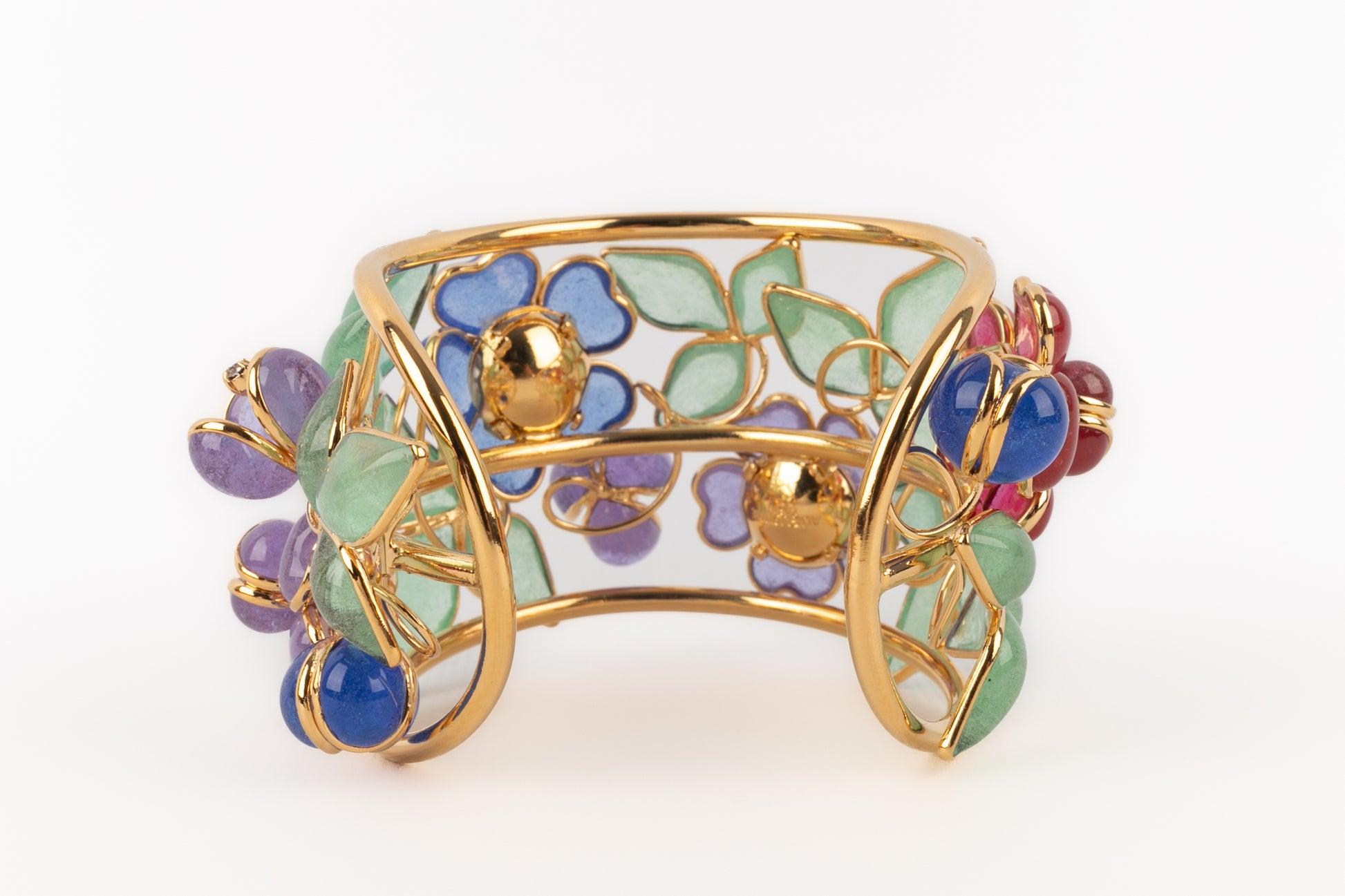 Augustine Flower Cuff Bracelet in Gold Metal and Glass Paste Flowers For Sale 2