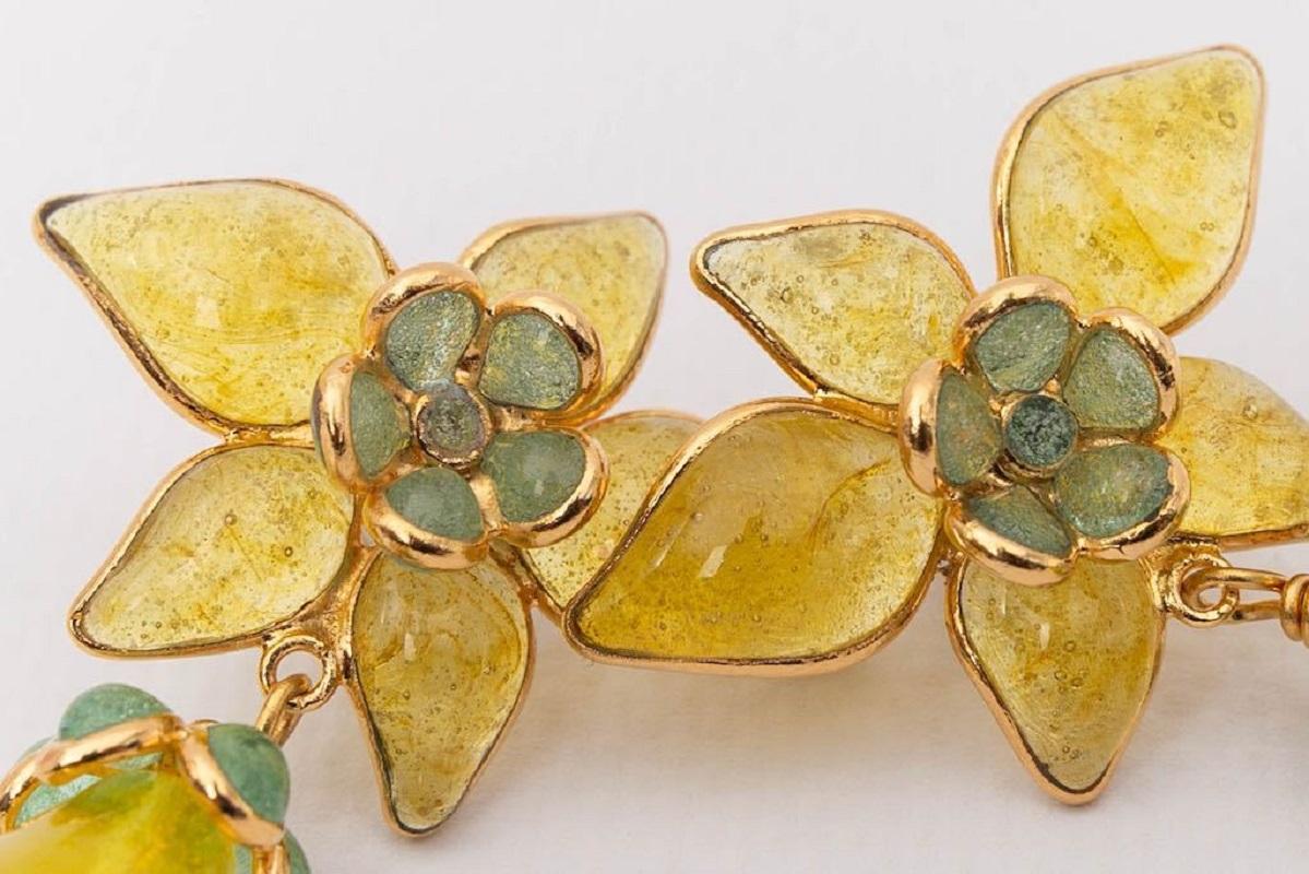 Augustine Flower Gilted Metal Earrings with Yellow Glass Paste In Excellent Condition For Sale In SAINT-OUEN-SUR-SEINE, FR