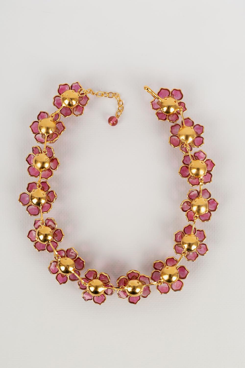 Augustine Flower Necklace in Glass Paste and Gold Metal In Excellent Condition For Sale In SAINT-OUEN-SUR-SEINE, FR