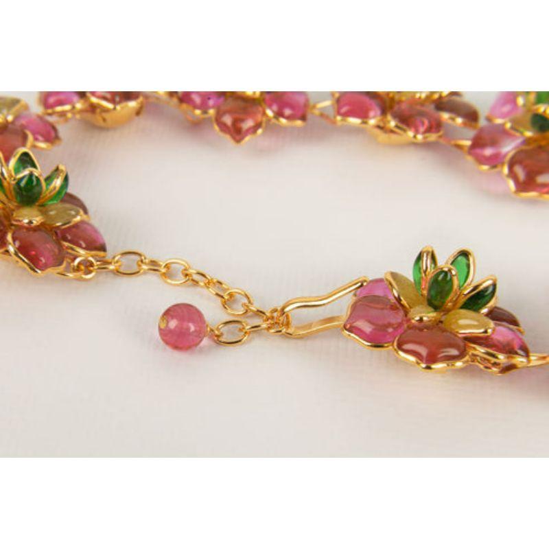 Augustine Flower Necklace in Glass Paste and Gold Metal For Sale 2
