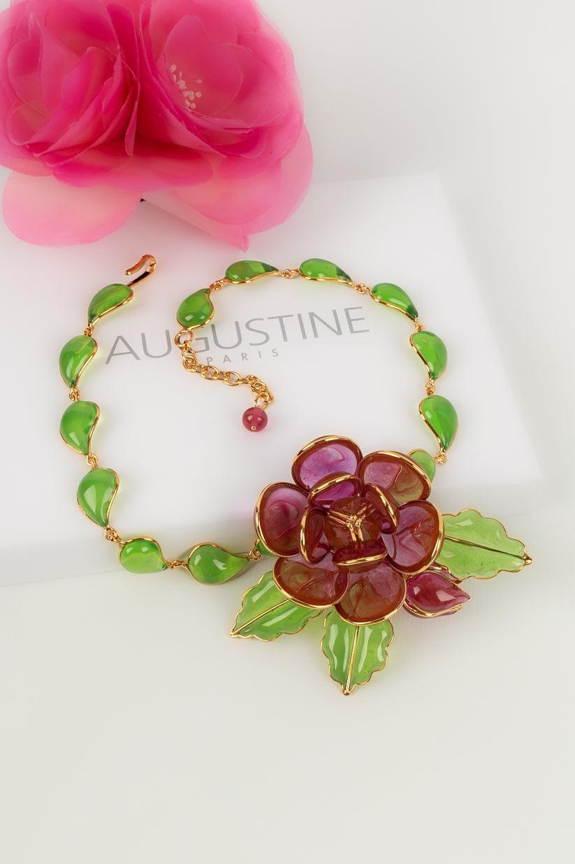 Augustine Flower Necklace in Gold Metal and Glass Paste For Sale 4