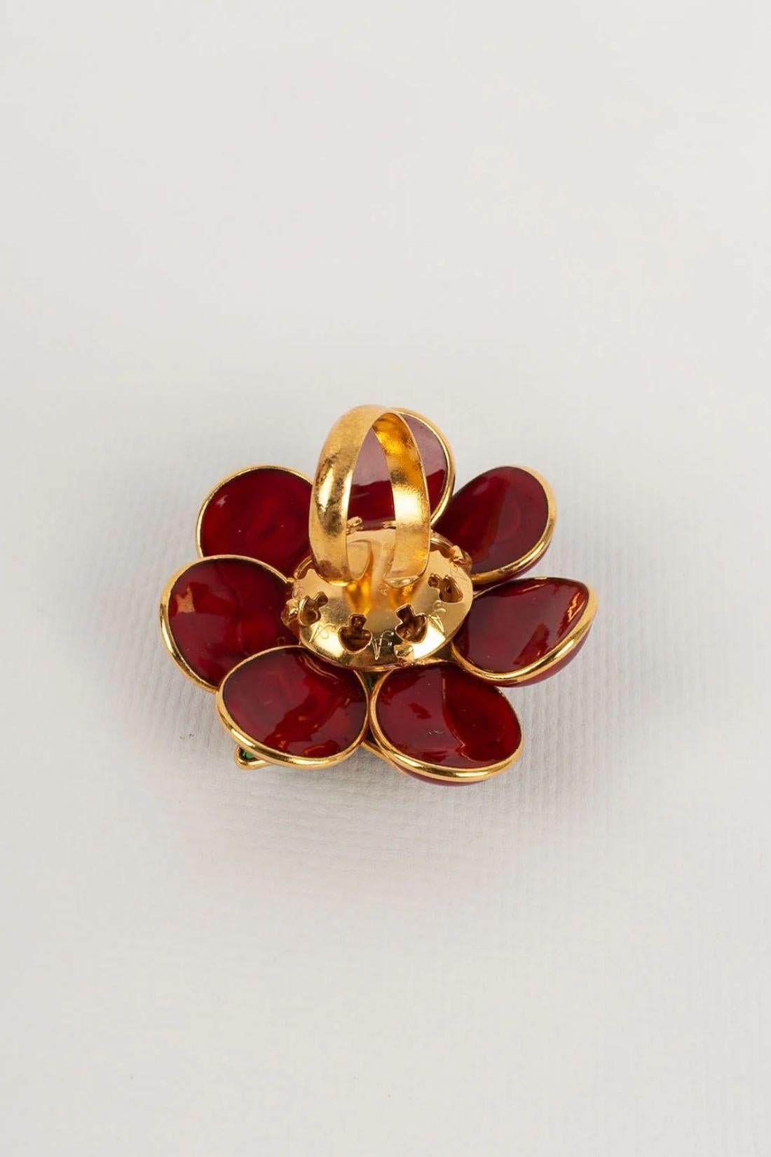 Augustine Flower Ring in Gilt Metal and Glass Paste Ring In Excellent Condition For Sale In SAINT-OUEN-SUR-SEINE, FR