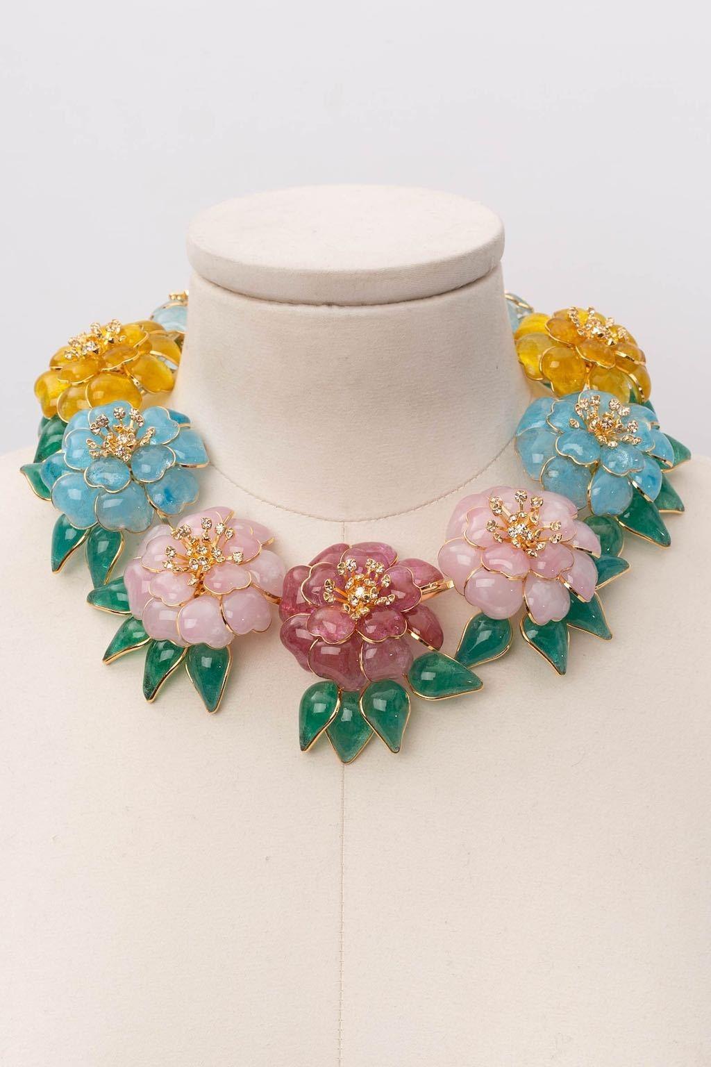 Augustine Flower-Shaped Gilded Metal Choker Necklace 4