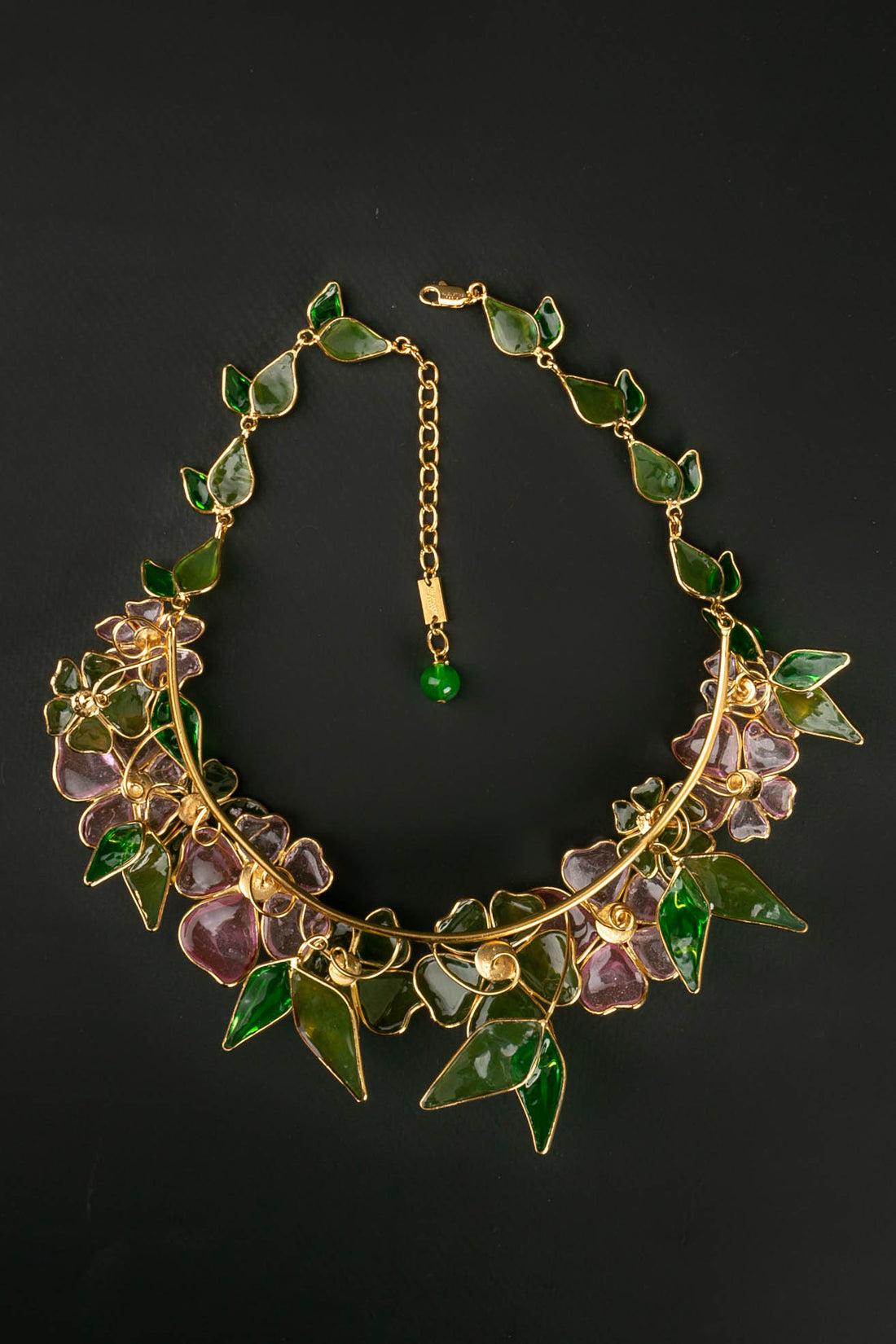 Augustine Gilded Metal Necklace with Glass Paste Flowers In Excellent Condition For Sale In SAINT-OUEN-SUR-SEINE, FR