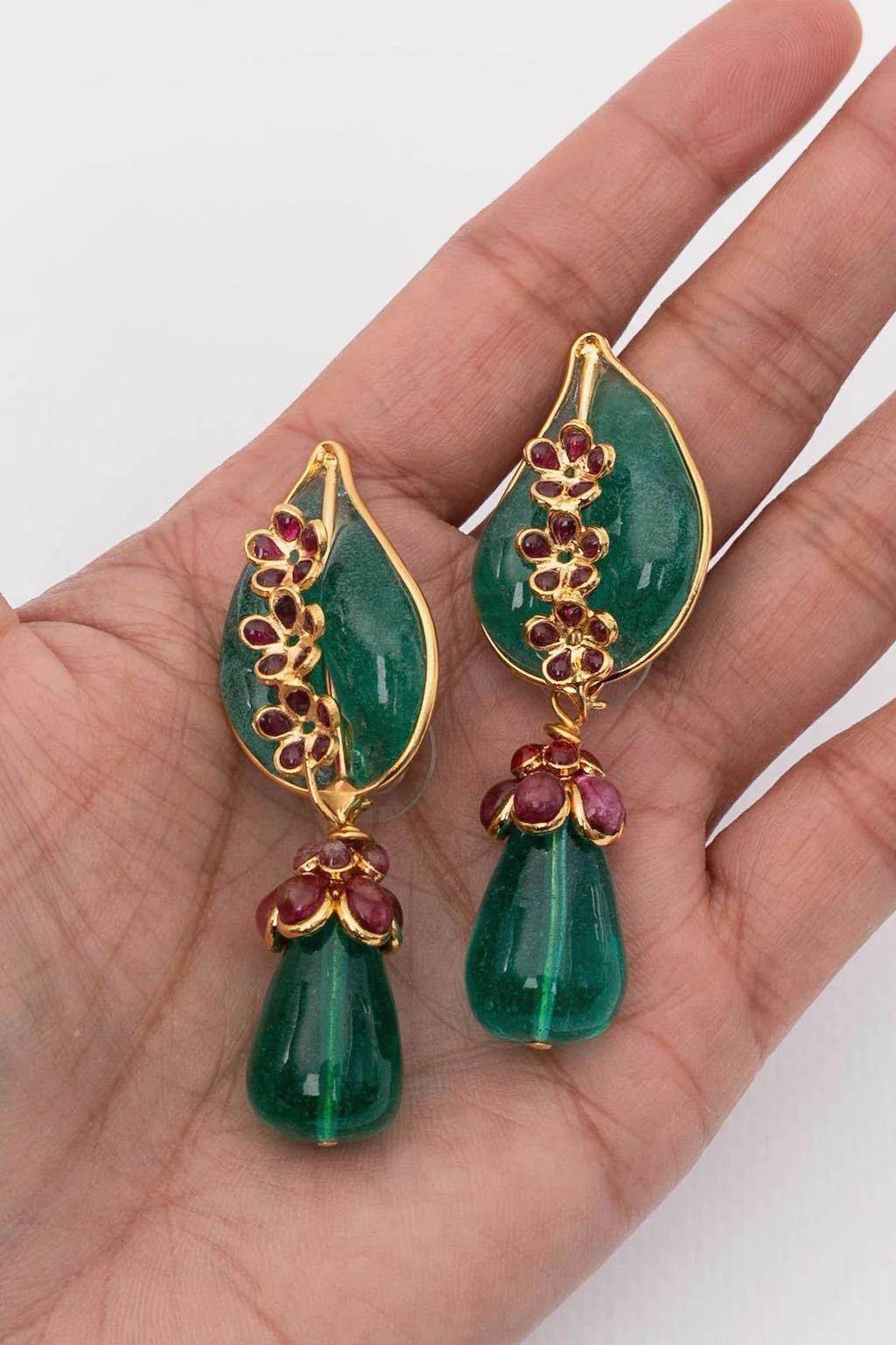 Augustine Gilted Metal Earrings with Green Glass Paste For Sale 1