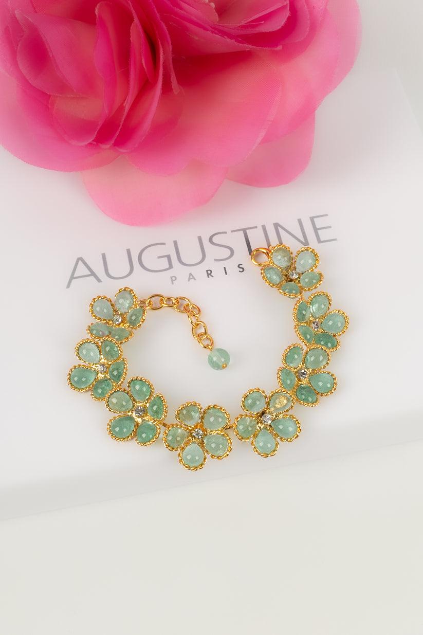 Augustine - Gold metal bracelet, glass paste flowers and rhinestones.

Additional information:
Dimensions: 
Length: from 16 cm to 19 cm

Condition: Very good condition

Seller Ref number: BRA76
