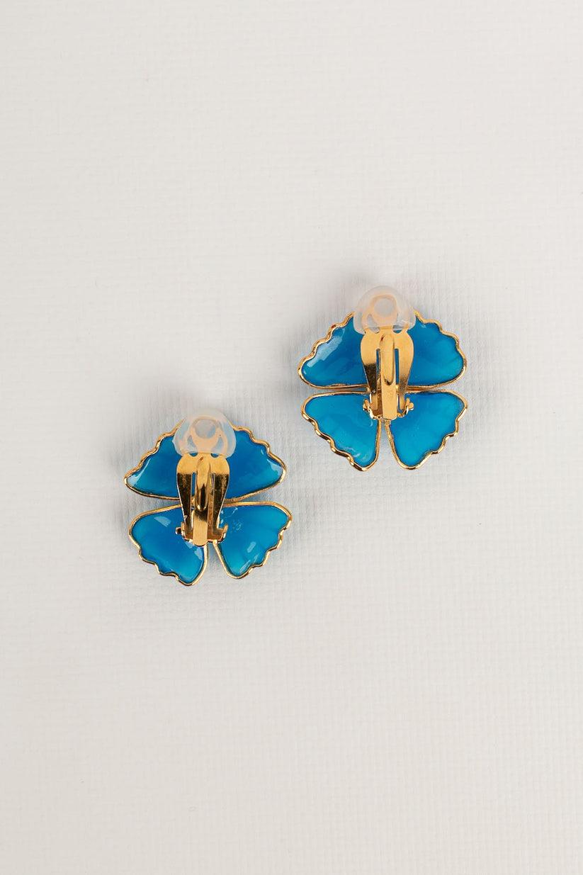 Augustine Gold Plated Metal and Blue Glass Paste Clip Earrings In Excellent Condition For Sale In SAINT-OUEN-SUR-SEINE, FR