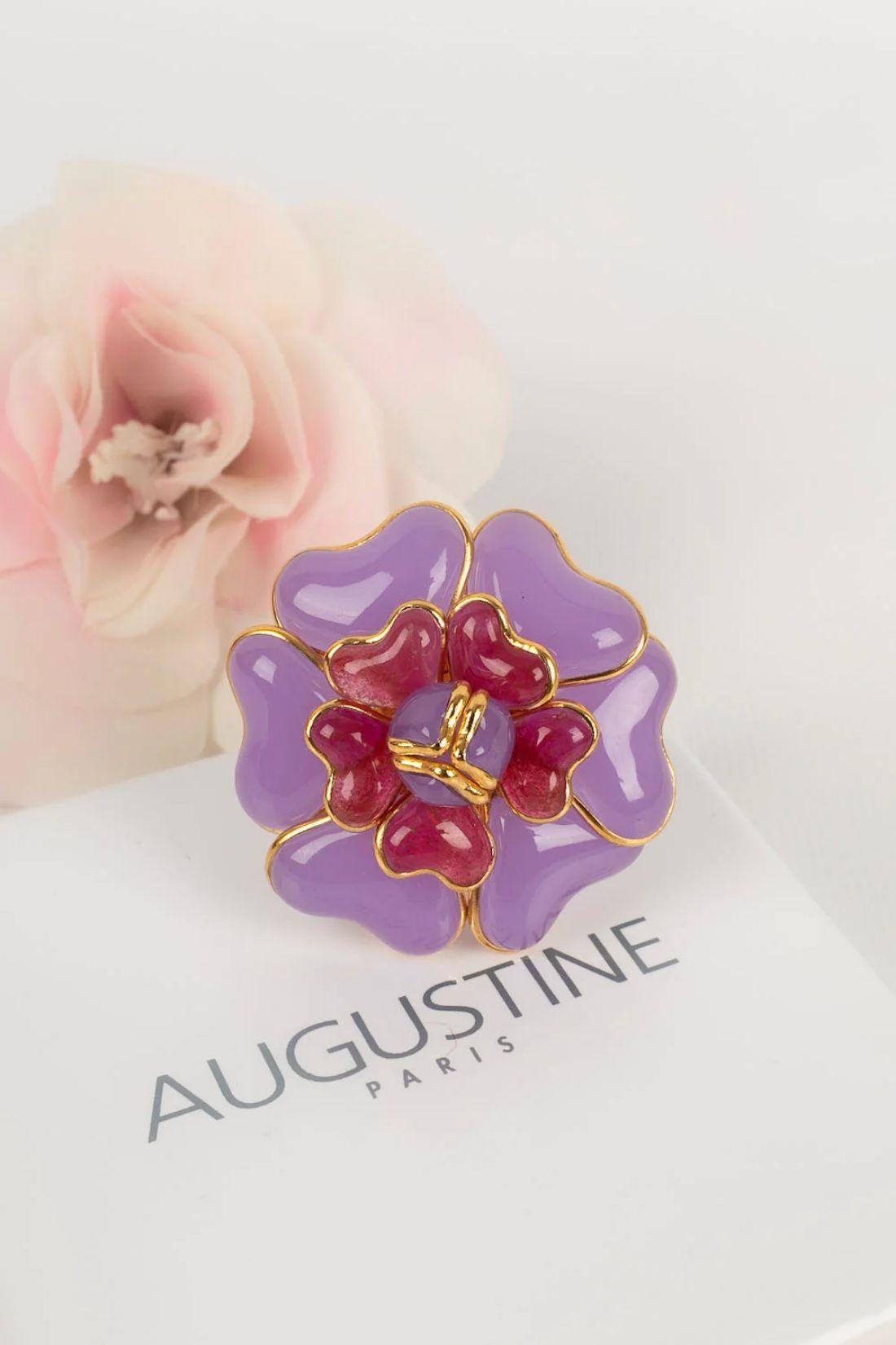 Augustine - (Made in France) Gold plated metal and glass paste ring. Adjustable size.

Additional information:
Diameter of the camellia : 5 cm

Condition: 
Very good condition

With her expertise in vintage fashion, Isabelle Klein presents you with