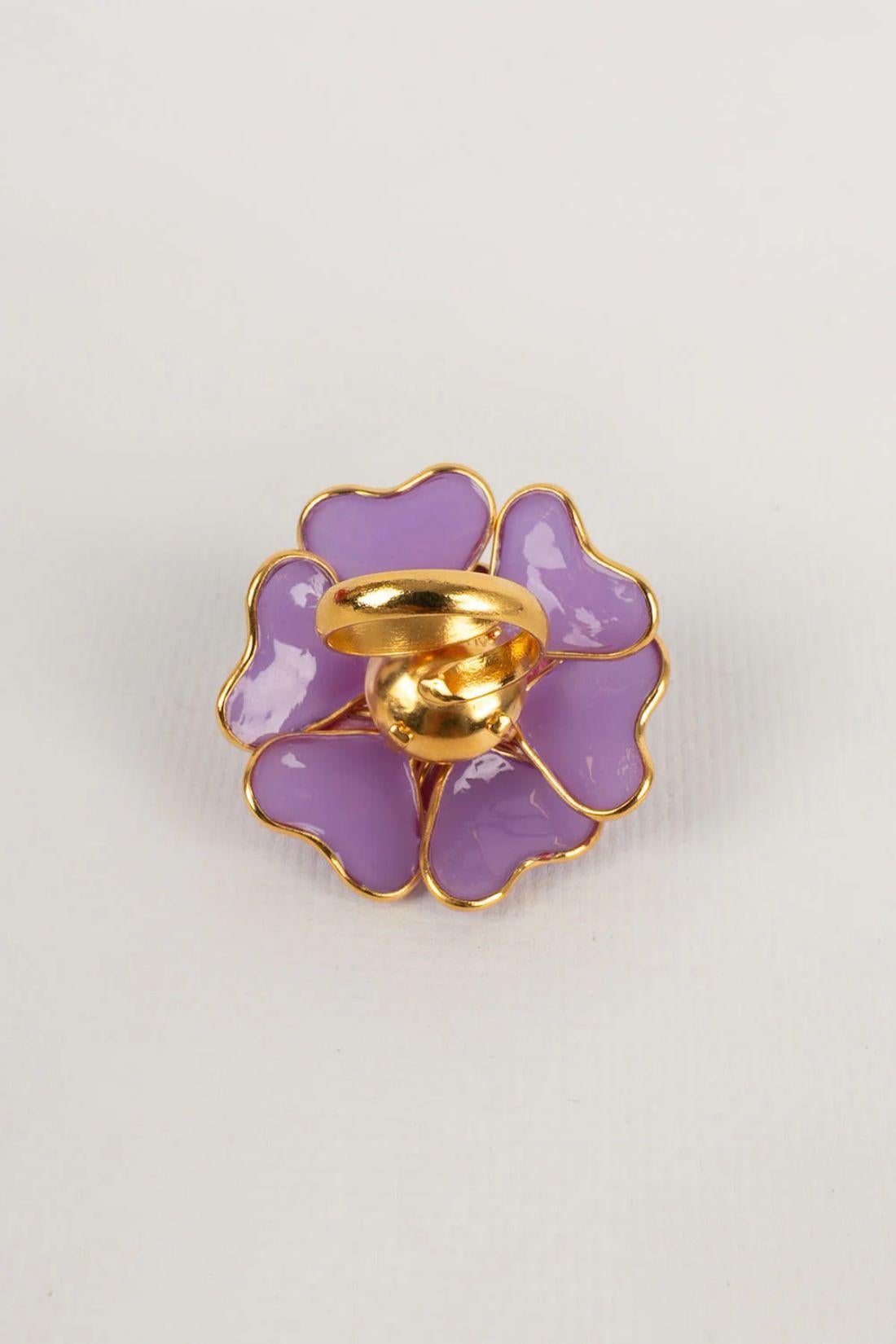 Augustine Gold Plated Metal and Glass Paste Ring In Excellent Condition For Sale In SAINT-OUEN-SUR-SEINE, FR
