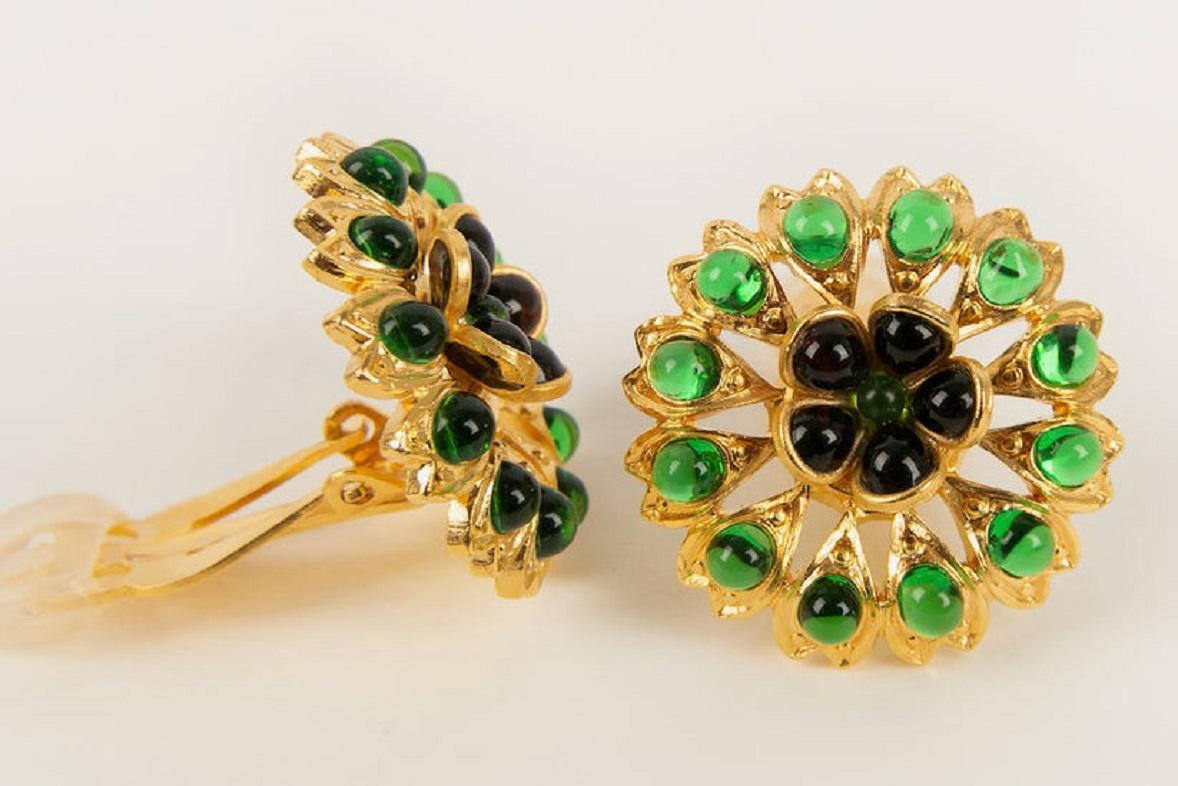 Augustine Goldene Clip-Ohrringe aus Metall und Glas mit Paste Damen im Angebot