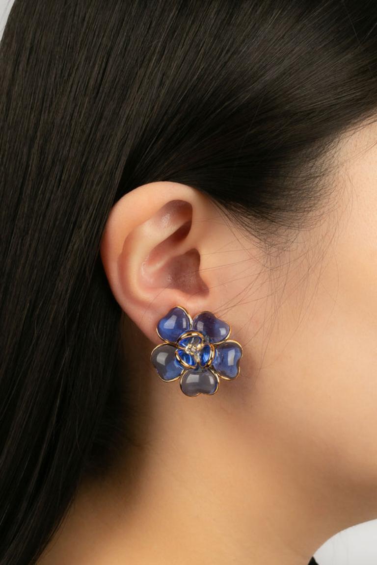 Augustine - (Made in France) Golden metal and glass paste clip-on earrings.

Additional information:
Condition: Very good condition
Dimensions: Circumference: about 3 cm

Seller Reference: BO292
