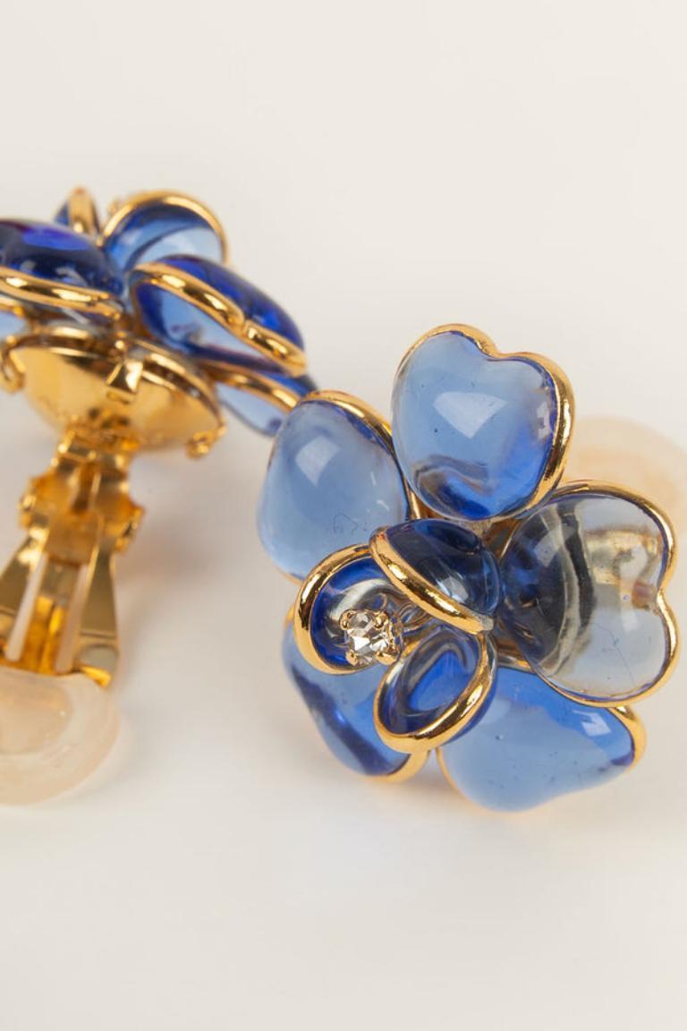 Women's Augustine Golden Metal and Glass Paste Clip-on Earrings For Sale