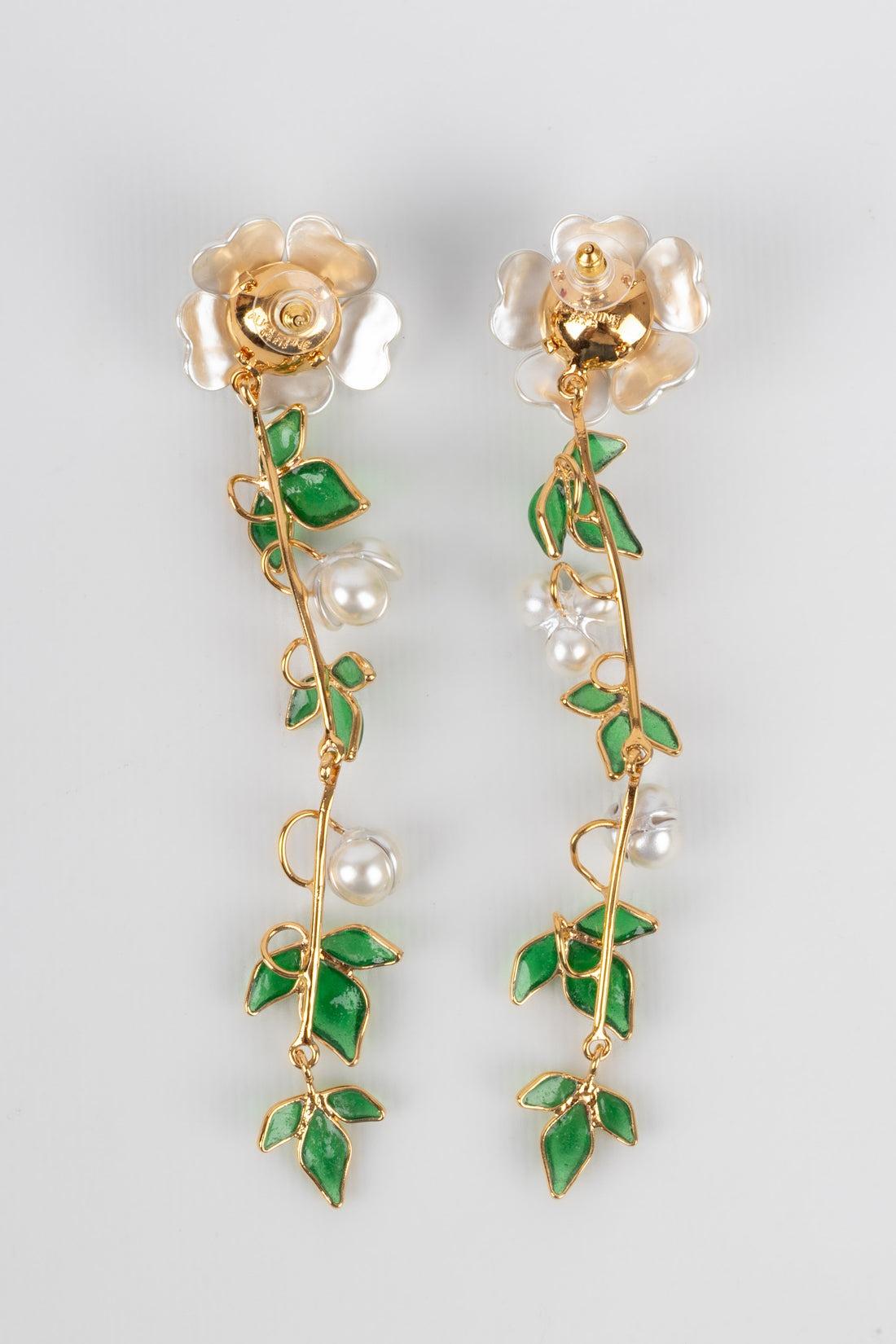 Augustine Golden Metal and Glass Paste Earrings In Excellent Condition For Sale In SAINT-OUEN-SUR-SEINE, FR