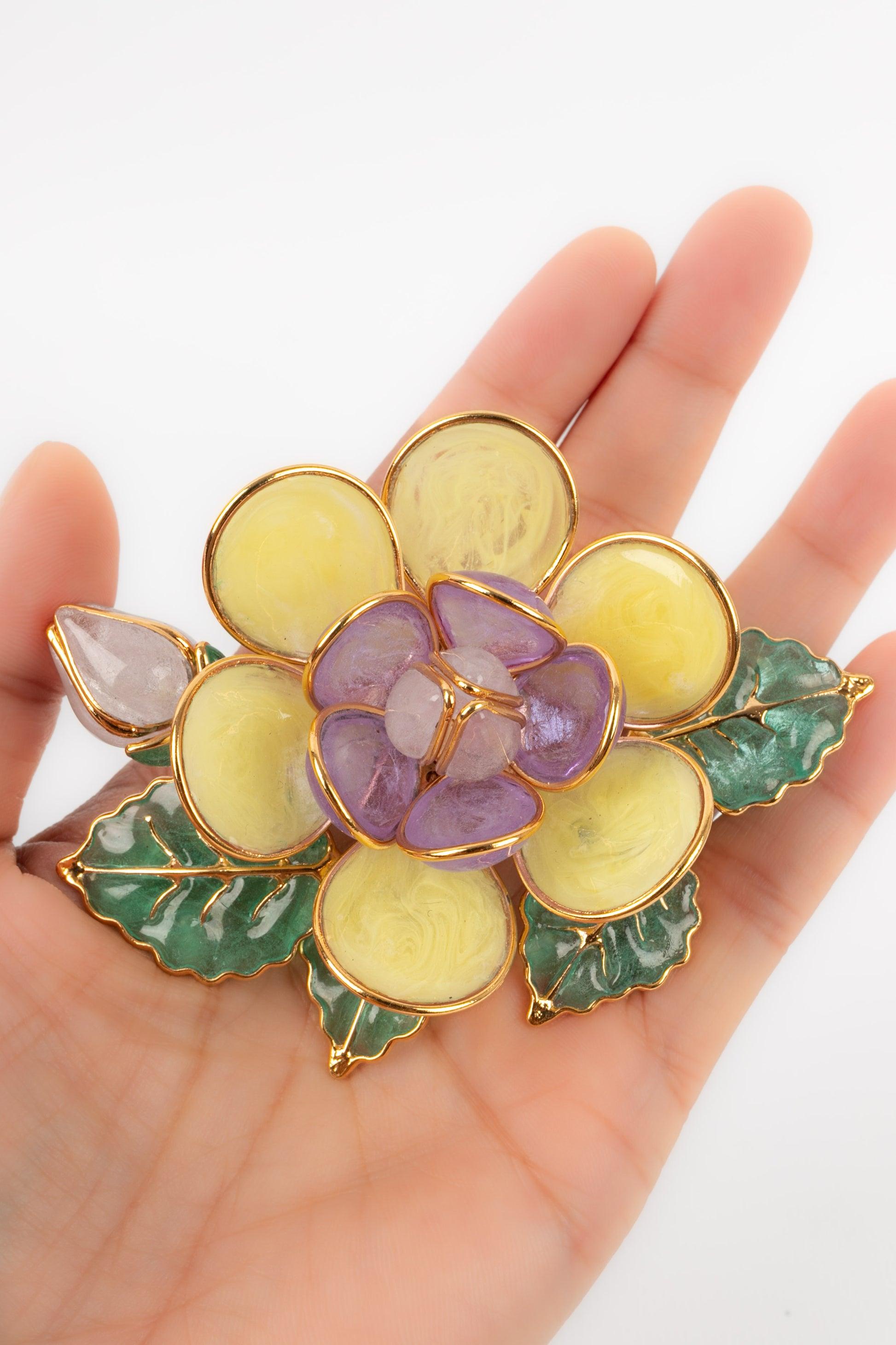 Augustine Golden Metal and Yellow Glass Paste Pendant Brooch For Sale 3