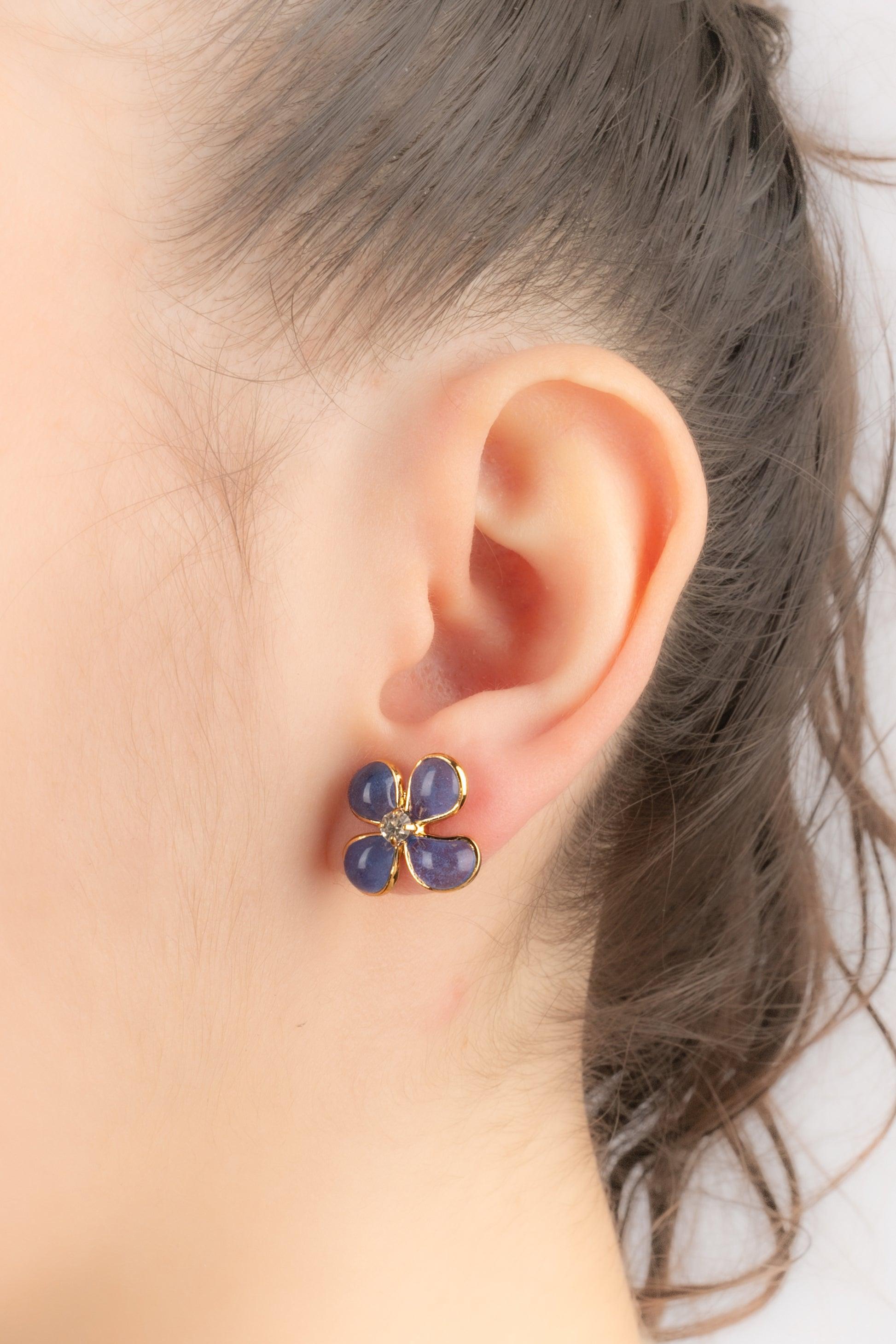 Boucles d'oreilles Augustine en métal doré avec strass en vente 2