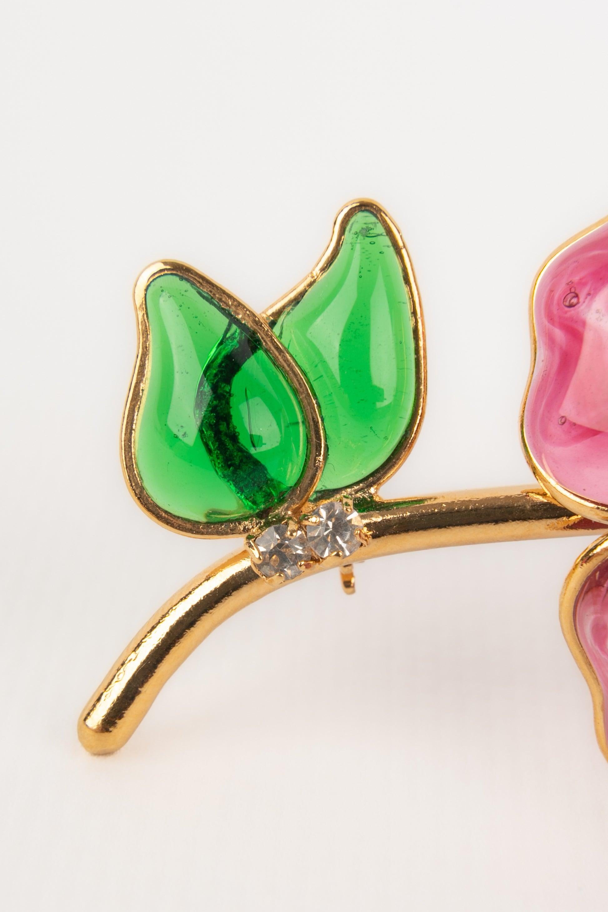 Broche de metal dorado Augustine con pasta de vidrio en venta 1