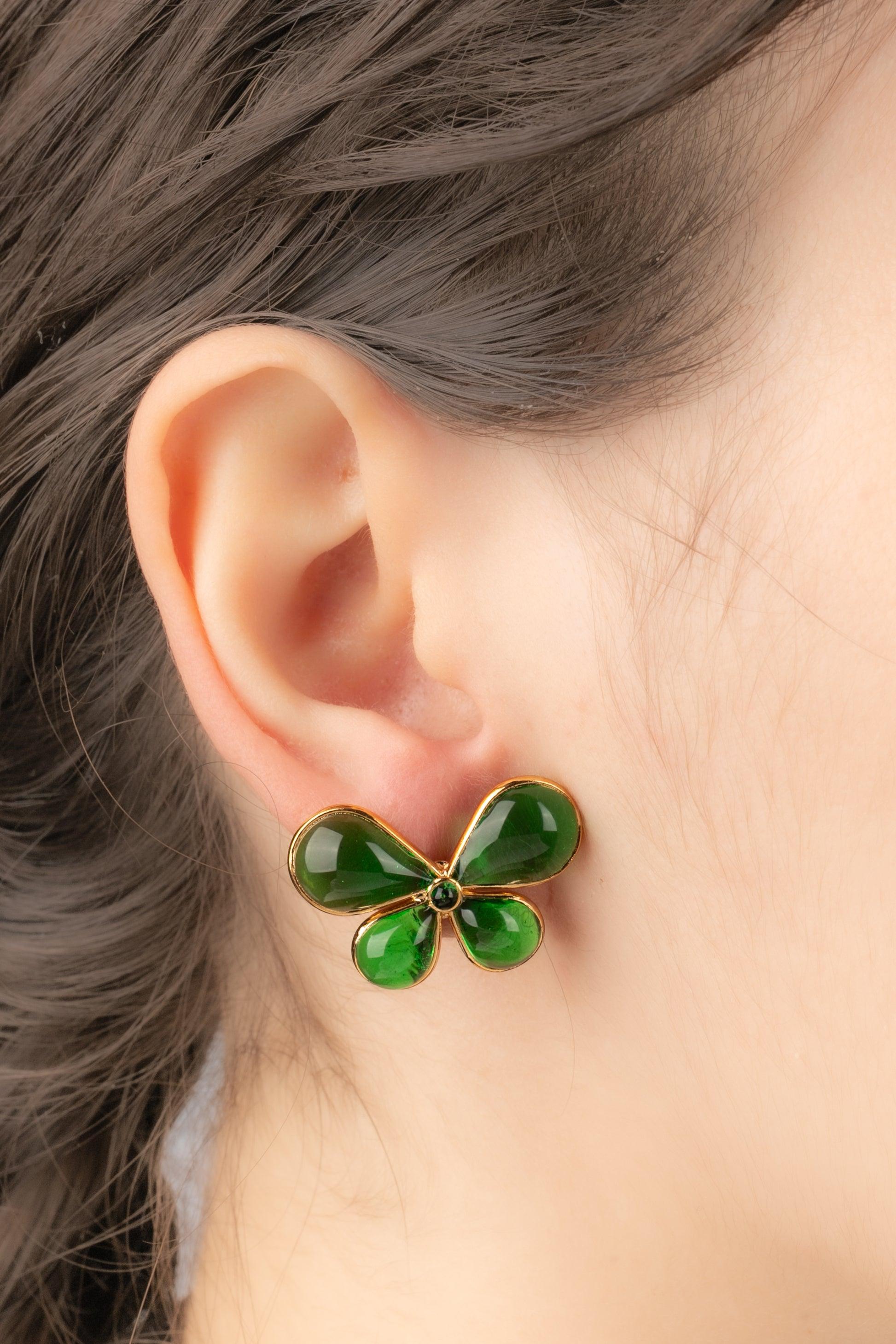 AUGUSTINE - (Made in France) Golden metal butterfly earrings with dark-green glass paste.

Additional information:
Condition: Very good condition
Dimensions: 1.8 cm x 2.5 cm

SKU:BO149