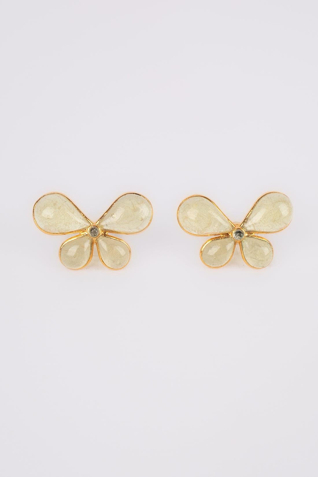 Augustine Golden Metal Butterfly Earrings with Glass Paste In Excellent Condition For Sale In SAINT-OUEN-SUR-SEINE, FR