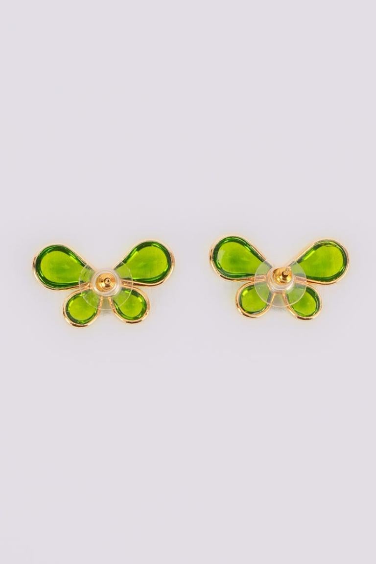 Augustine Golden Metal Butterfly Earrings with Light-green Glass Paste For Sale 1