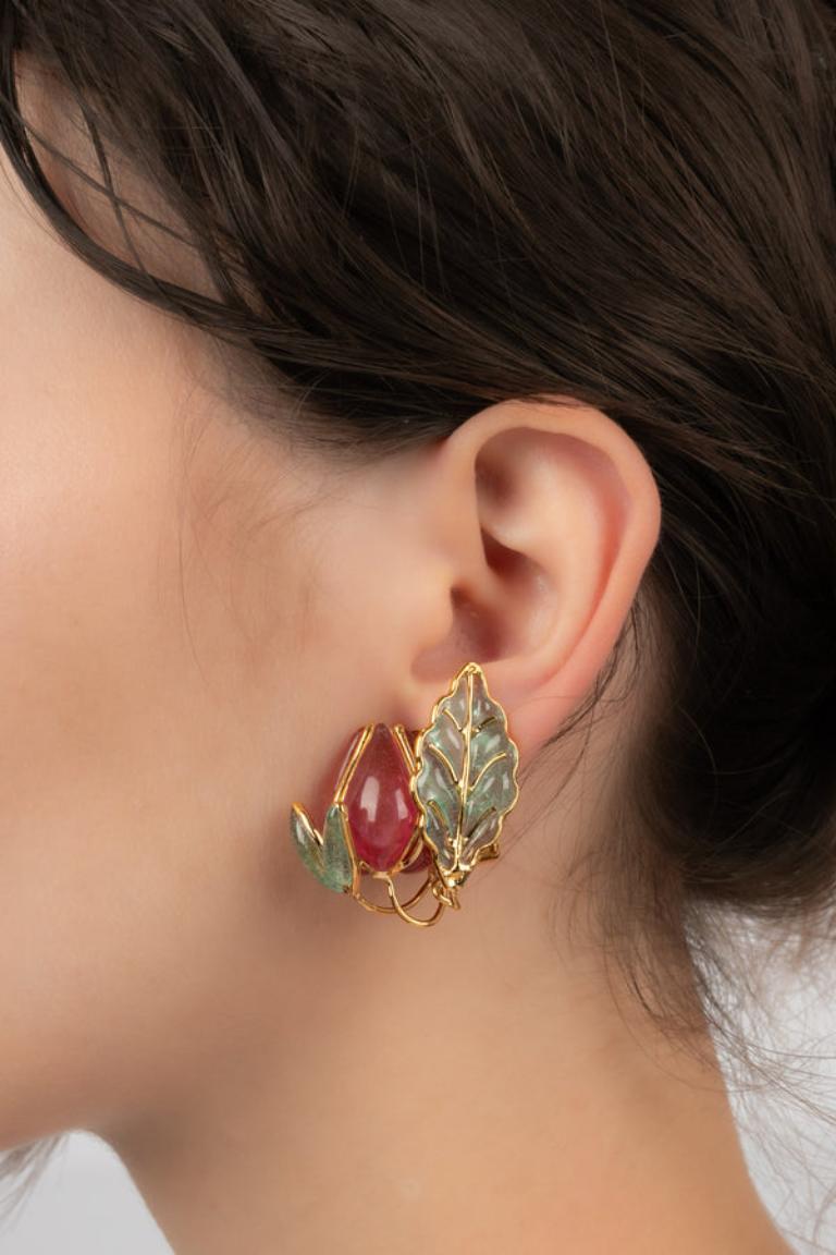 Augustine - Golden metal clip-on earrings with pink glass paste.

Additional information:
Condition: Very good condition
Dimensions: Height: 3 cm

Seller Reference: BO270
