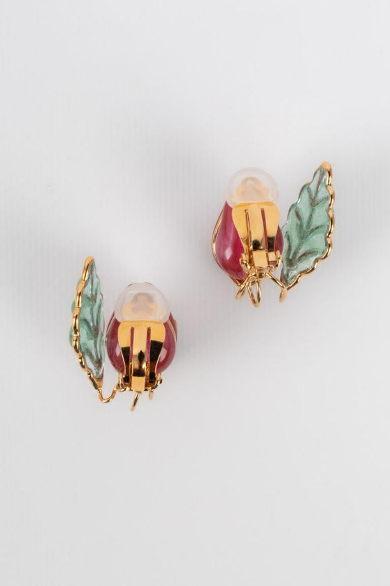 Augustine Golden Metal Clip-on Earrings with Pink Glass Paste In Excellent Condition For Sale In SAINT-OUEN-SUR-SEINE, FR