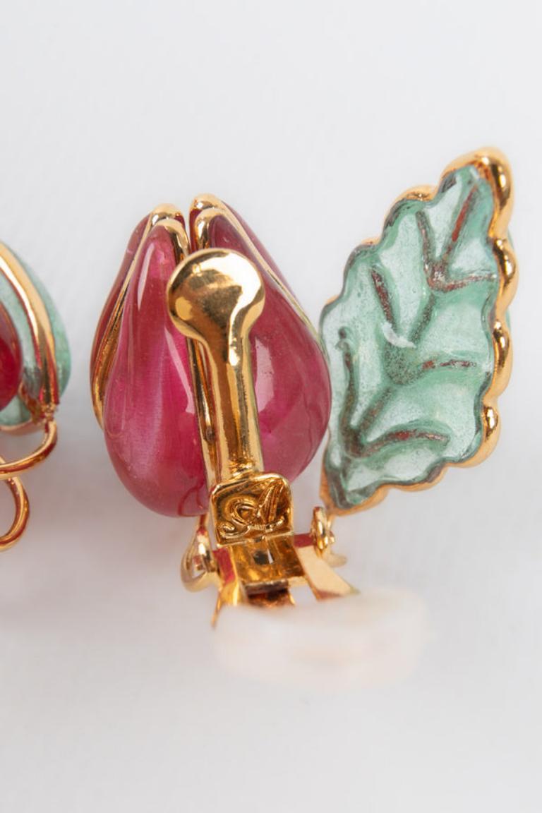 Augustine Golden Metal Clip-on Earrings with Pink Glass Paste For Sale 1