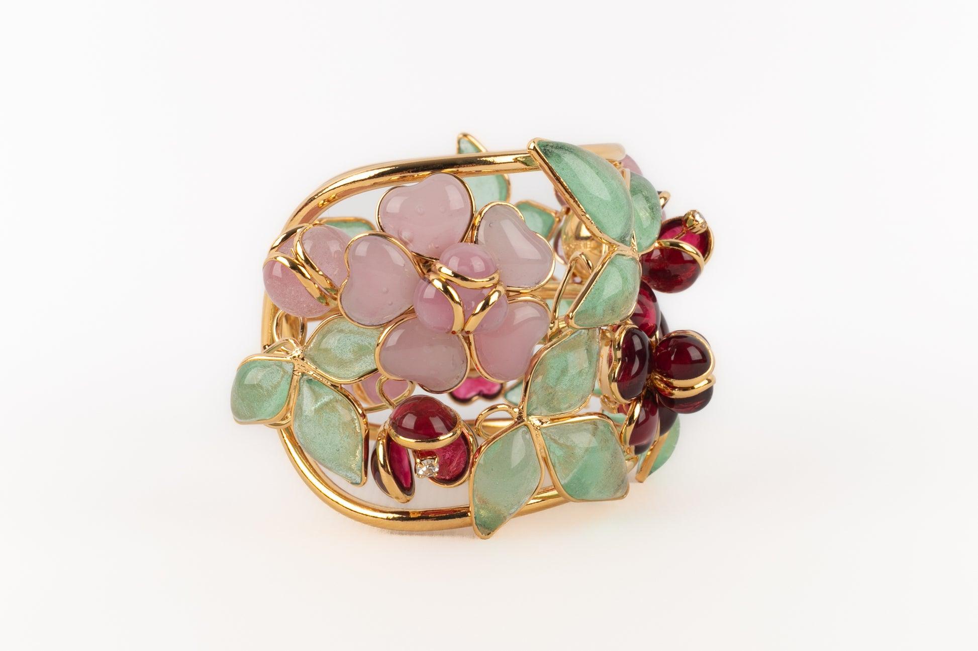 Augustine Golden Metal Cuff Flower Bracelet In Excellent Condition For Sale In SAINT-OUEN-SUR-SEINE, FR