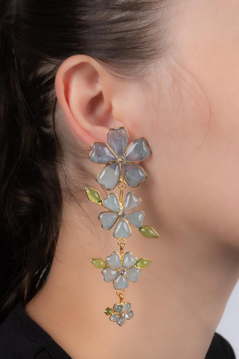 Augustine Golden Metal Earrings In Excellent Condition For Sale In SAINT-OUEN-SUR-SEINE, FR