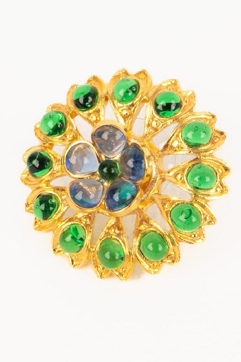 Boucles d'oreilles Augustine en métal doré ajouré avec pâte de verre en vente 1