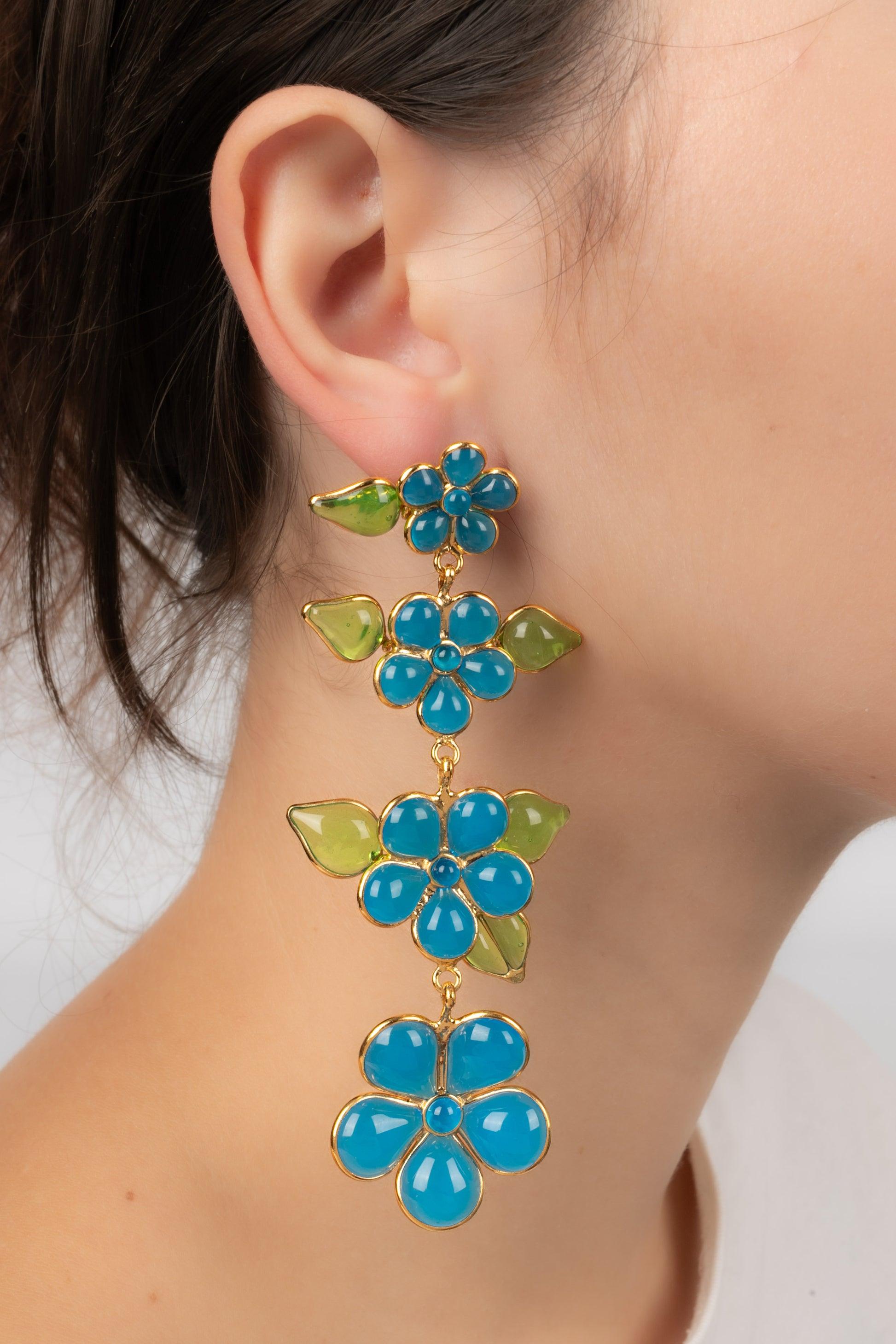 Augustine - Boucles d'oreilles en métal doré avec pâte de verre bleue.

Informations complémentaires : 
Condit : Très bon état.
Dimensions : Longueur : 11 cm

Référence du vendeur : BO283