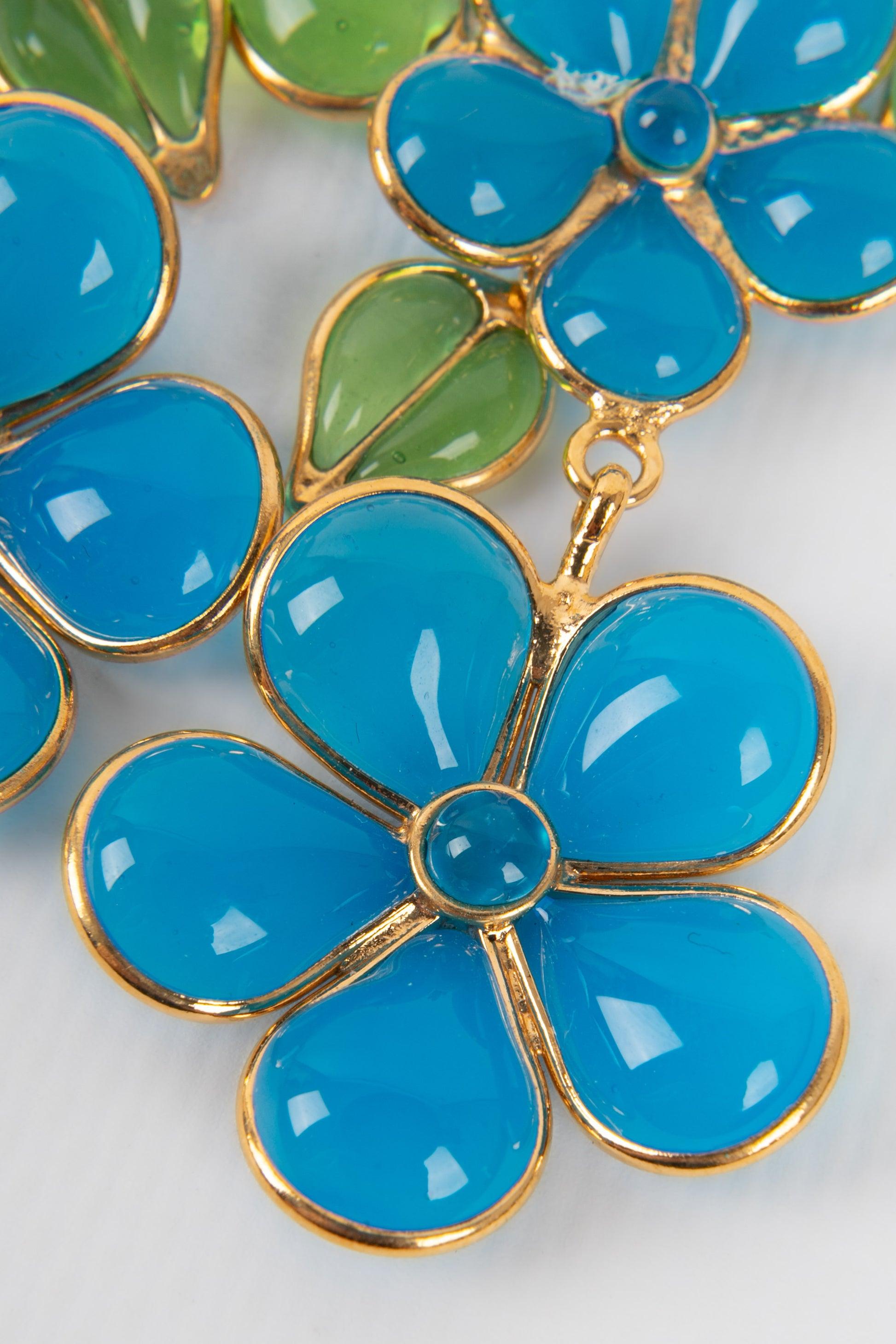 Boucles d'oreilles Augustine en métal doré avec pâte de verre bleue Pour femmes en vente