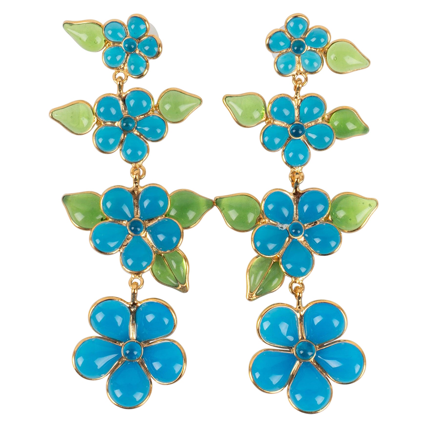Boucles d'oreilles Augustine en métal doré avec pâte de verre bleue
