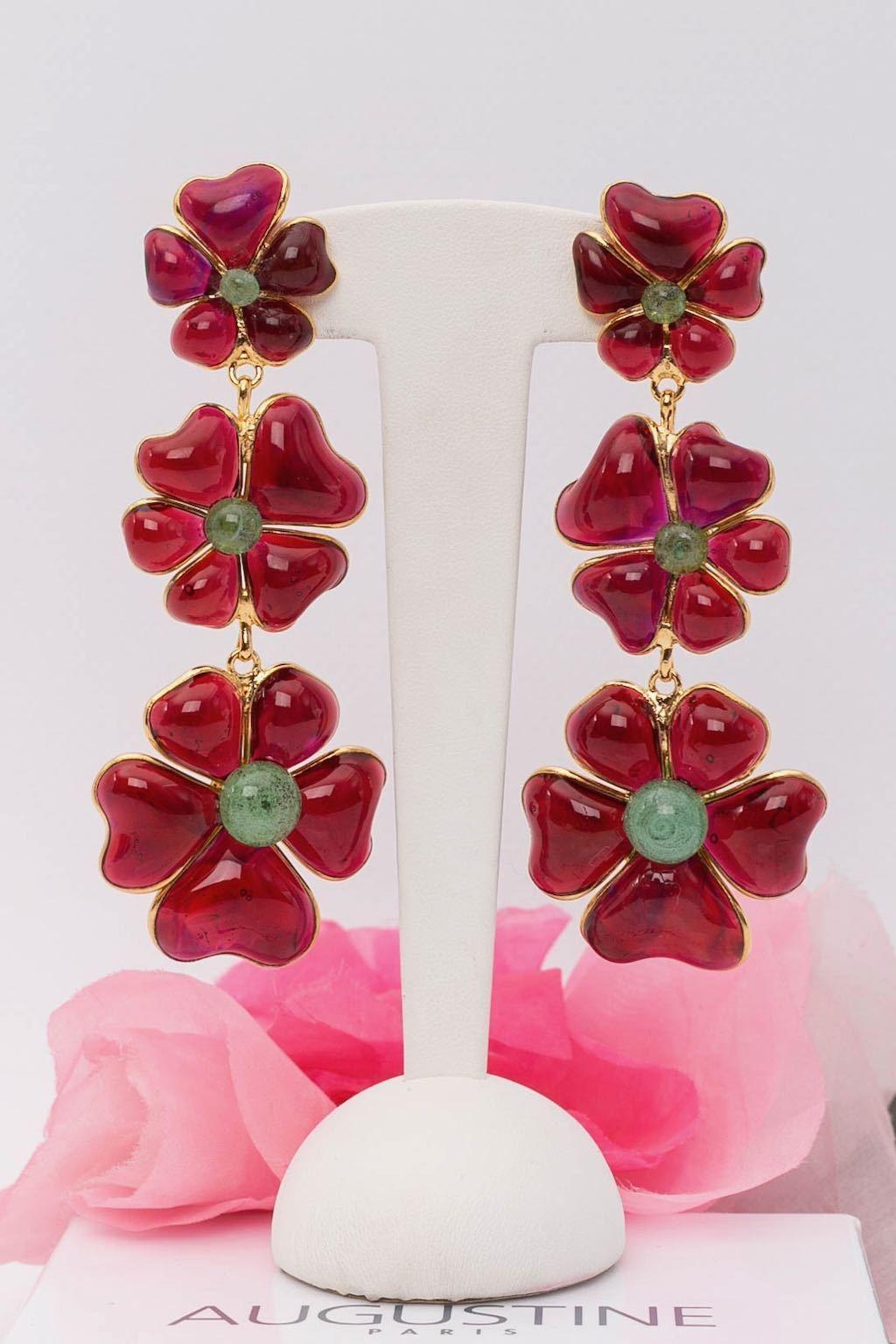 Augustine Golden Metal Earrings with Glass Paste Flowers For Sale 2