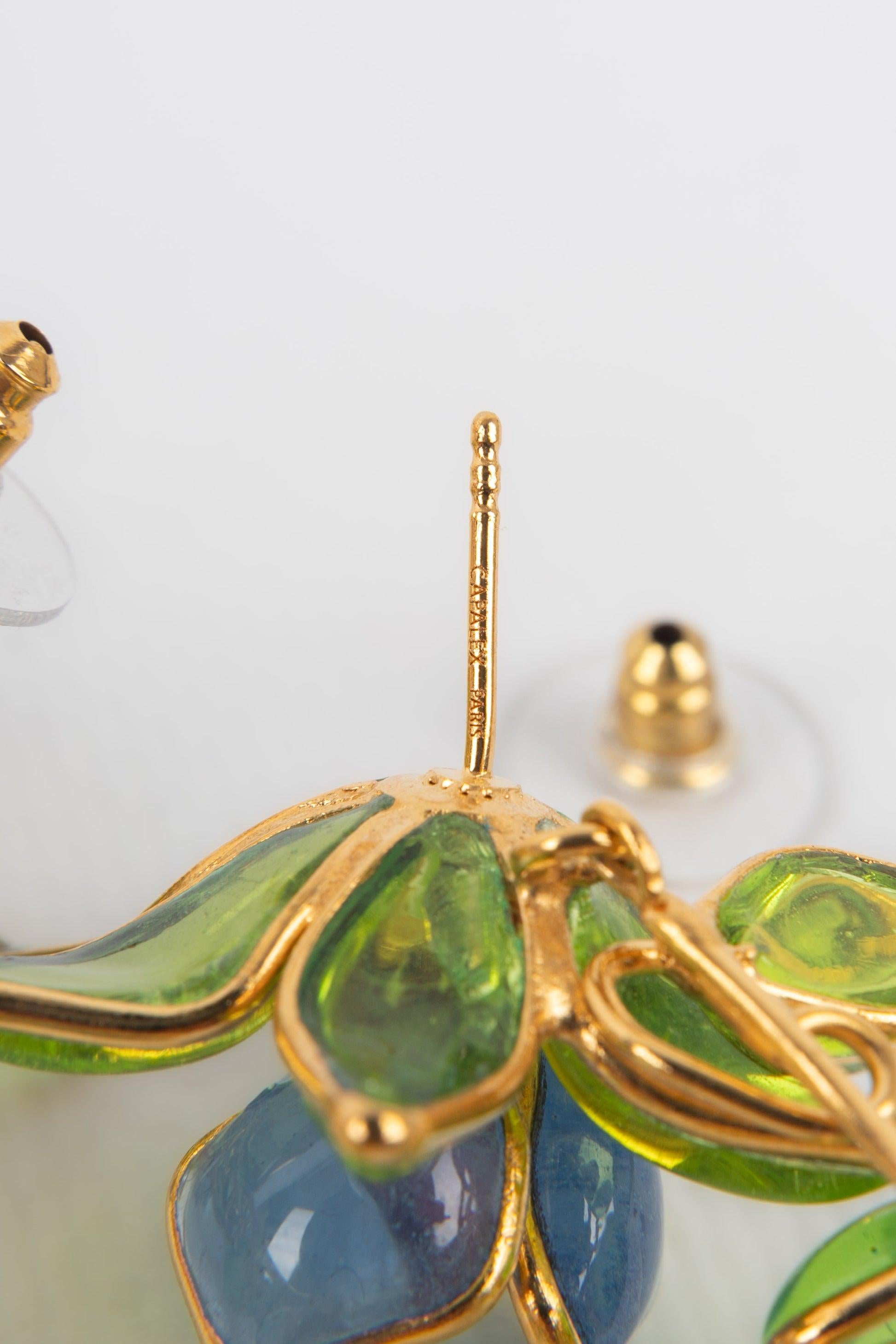 Augustine Golden Metal Earrings with Glass Paste For Sale 2