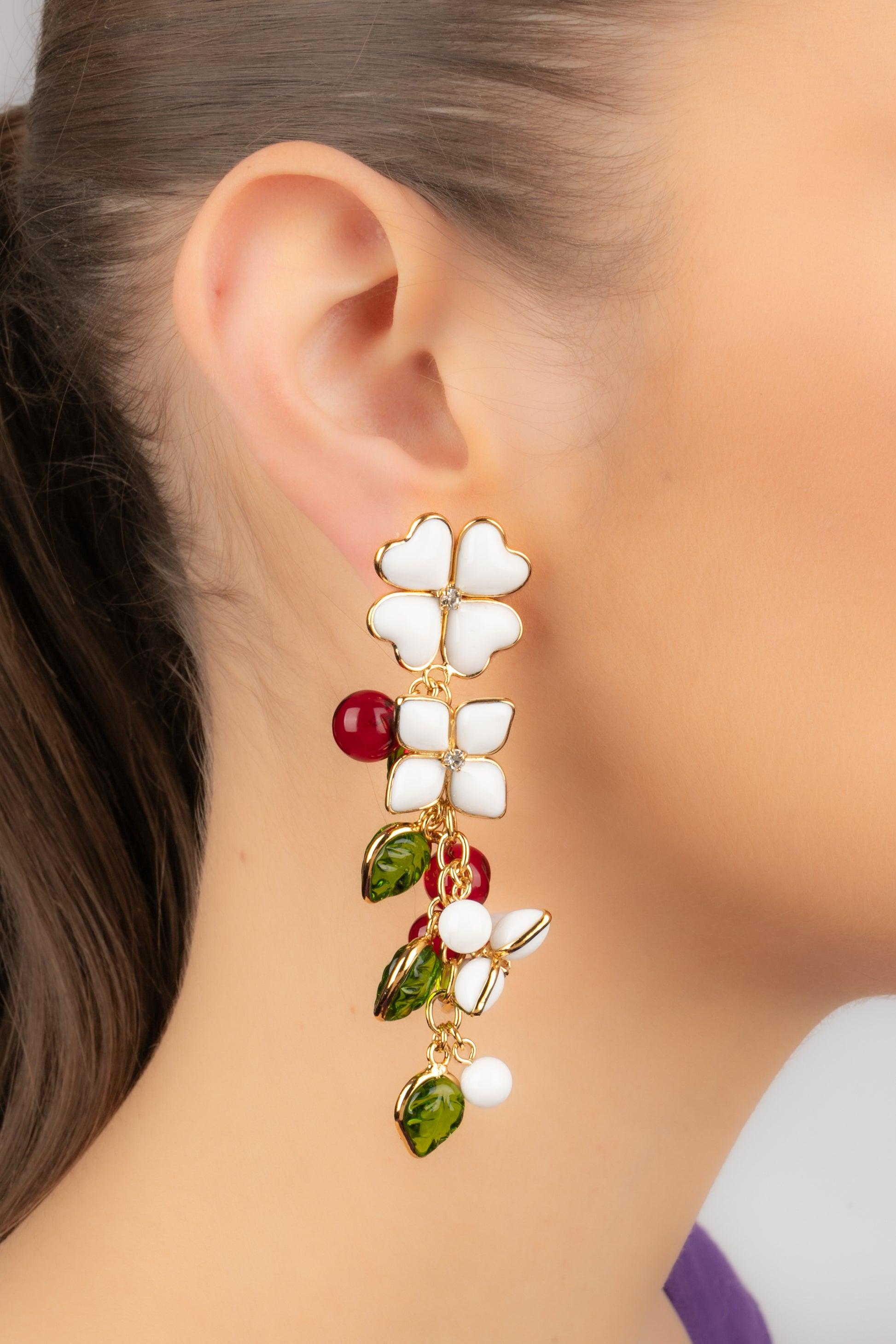 Augustine Golden Metal Earrings with Glass Paste For Sale 2