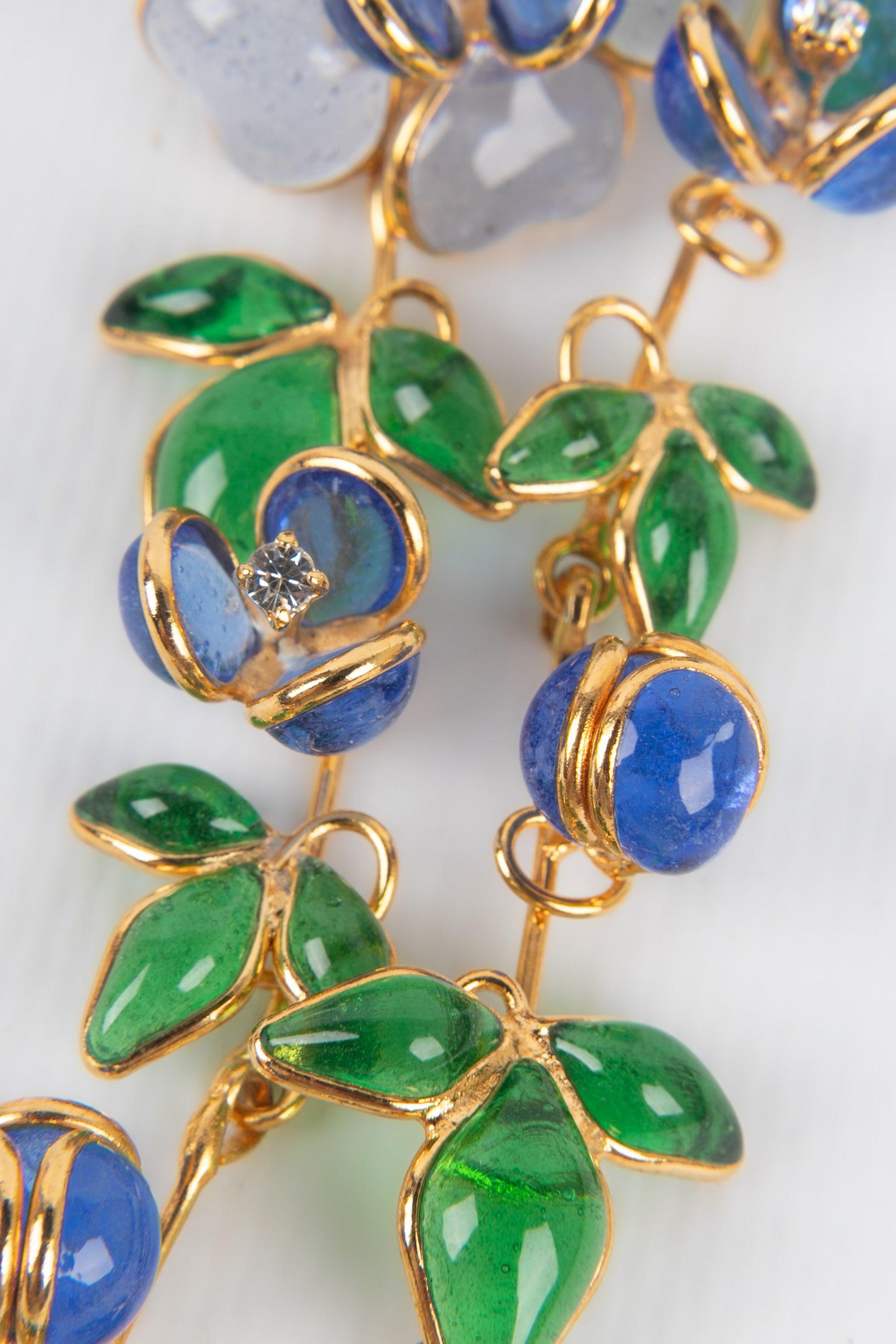 Augustine Golden Metal Earrings with Glass Paste in Blue Tones For Sale 1