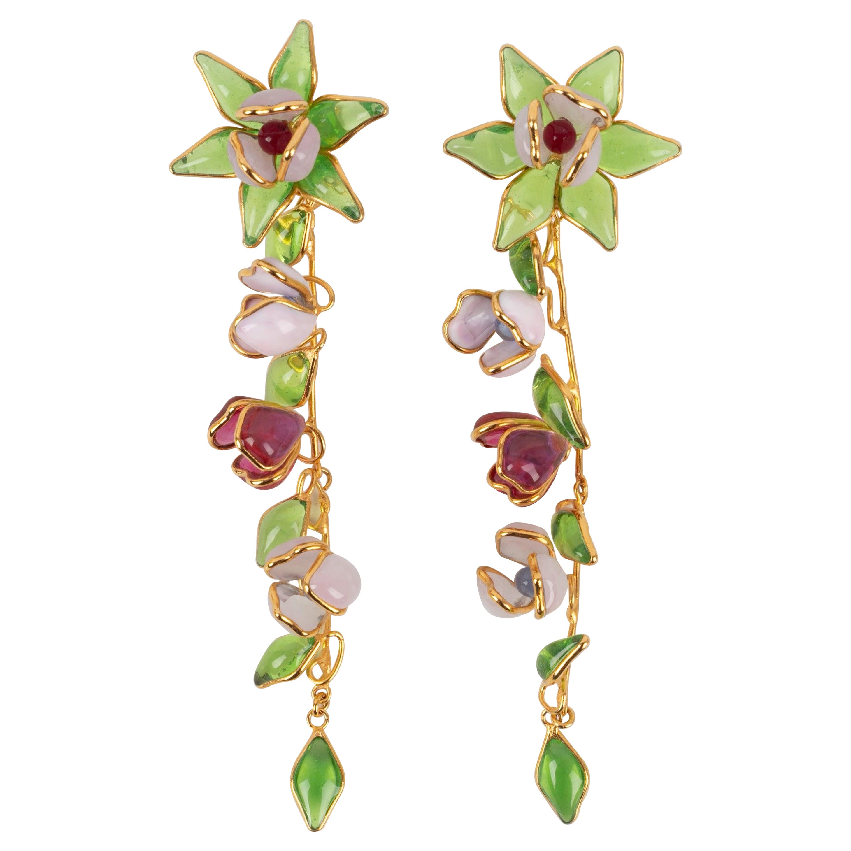 Boucles d'oreilles Augustine en métal doré avec pâte de verre dans les tons rose pâle