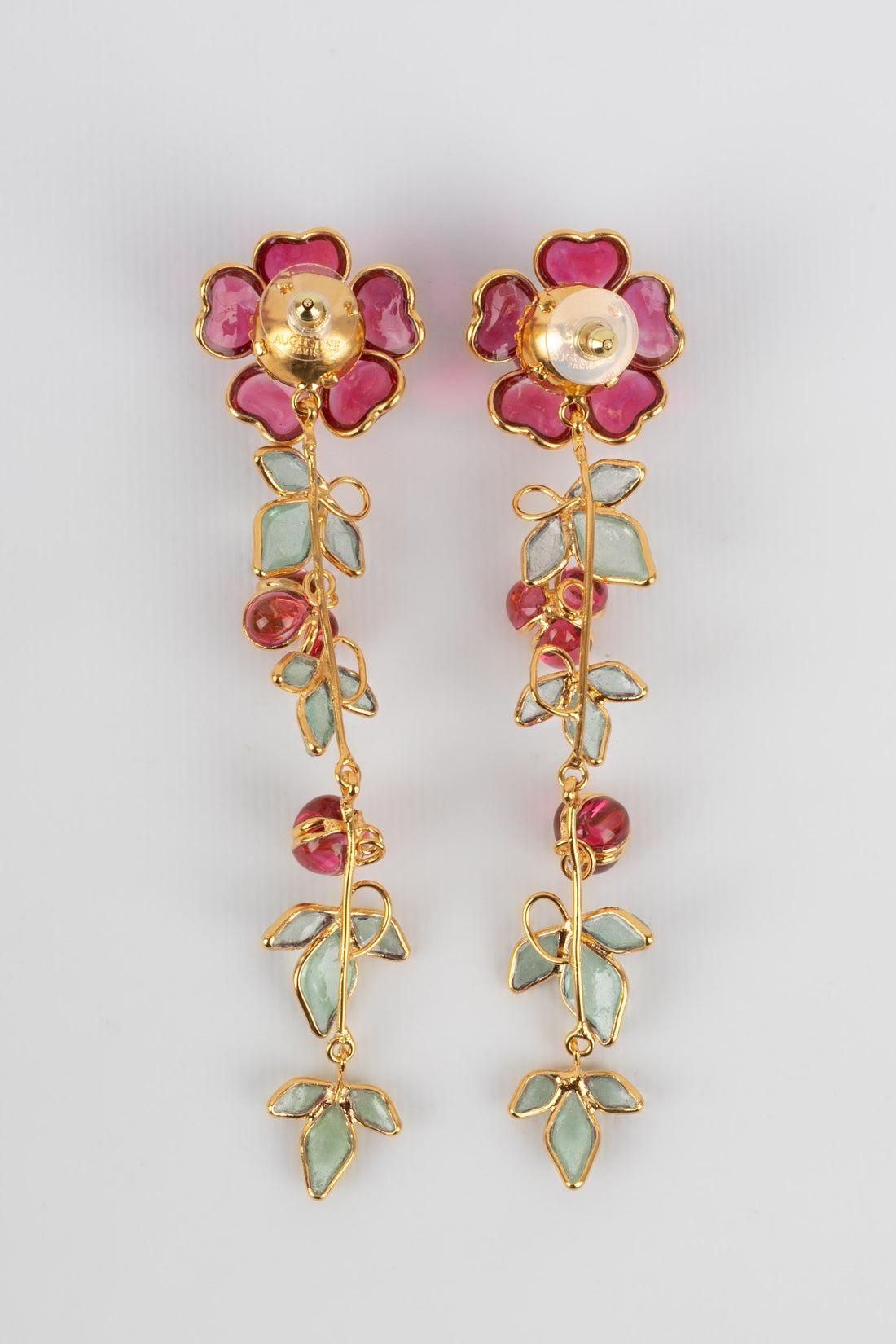Augustine - Golden metal earrings with glass paste in pink tones.

Additional information:
Condition: Very good condition
Dimensions: Length: 12.5 cm

Seller Reference: BO226