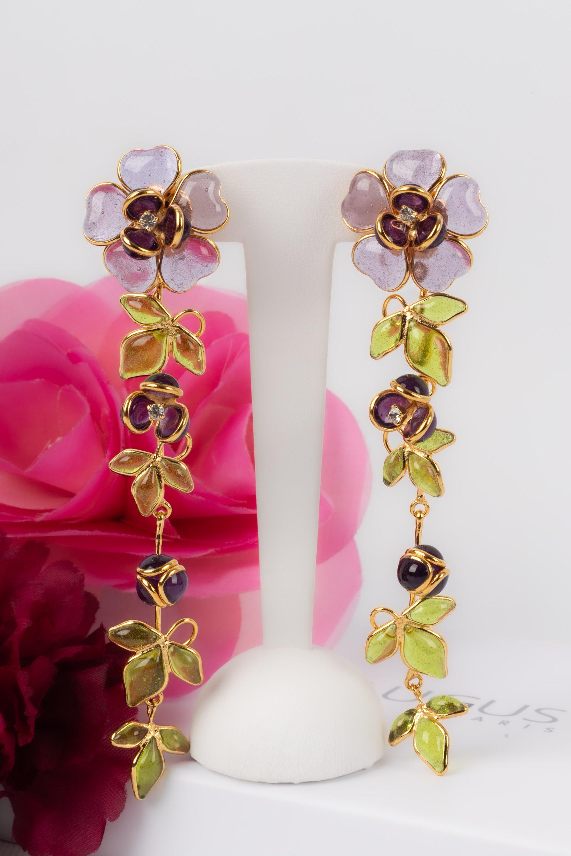 Augustine Golden Metal Earrings with Glass Paste in Purple Tones For Sale 4