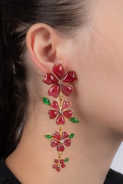 Augustine Golden Metal Earrings with Glass Paste in Red and Dark Red Tones