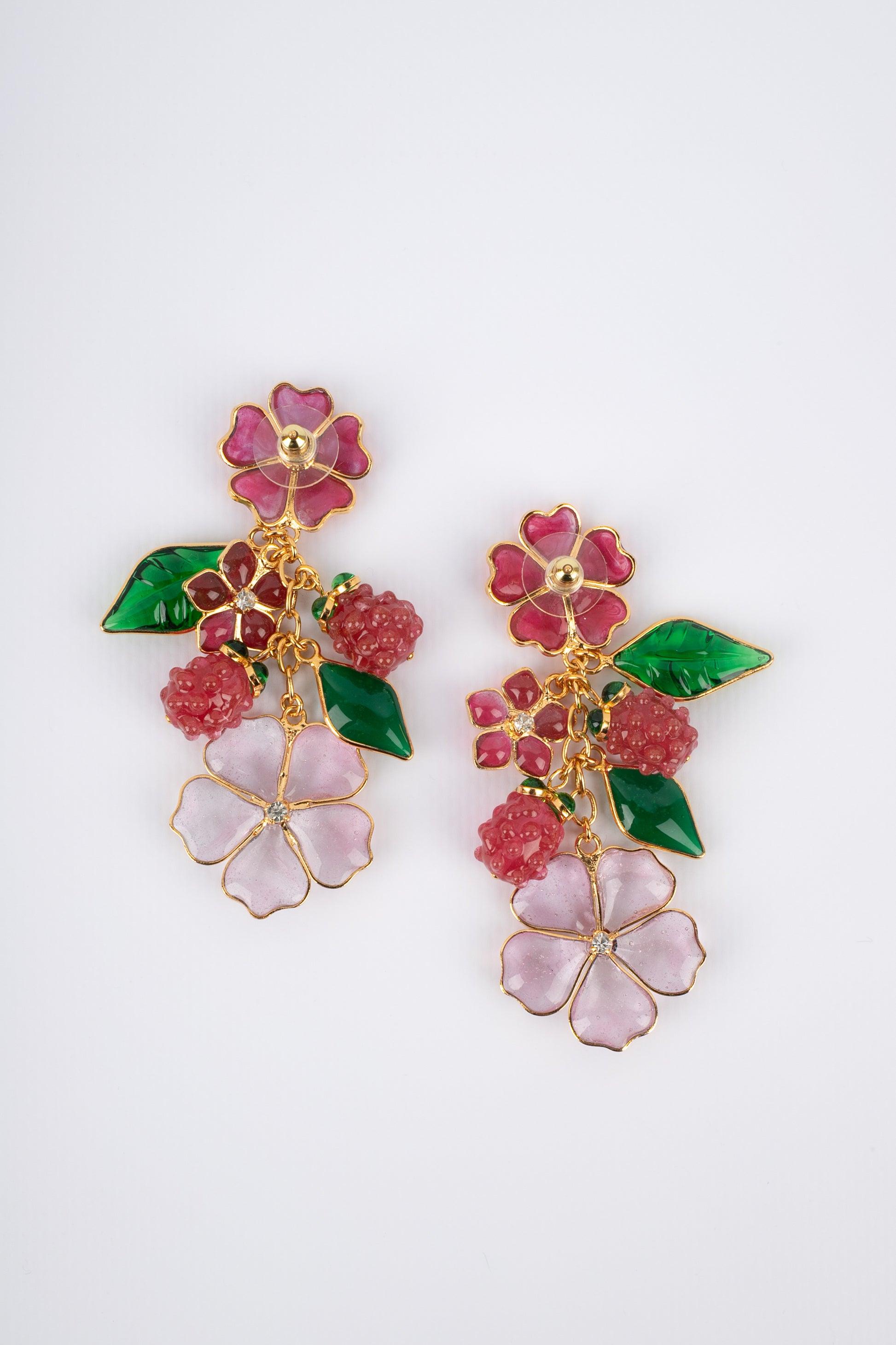 Augustine Golden Metal Earrings with Glass Paste Raspberries  In Excellent Condition For Sale In SAINT-OUEN-SUR-SEINE, FR