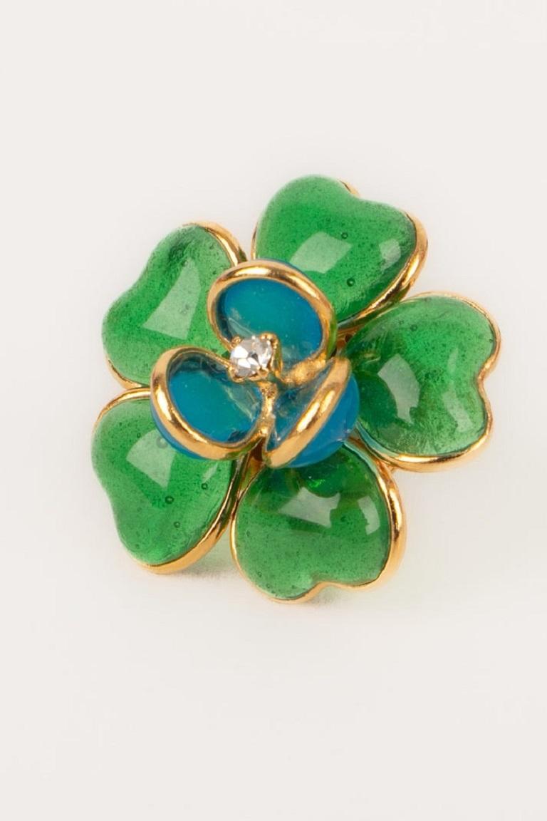 Women's Augustine Golden Metal Earrings with Green and Blue Glass Paste For Sale