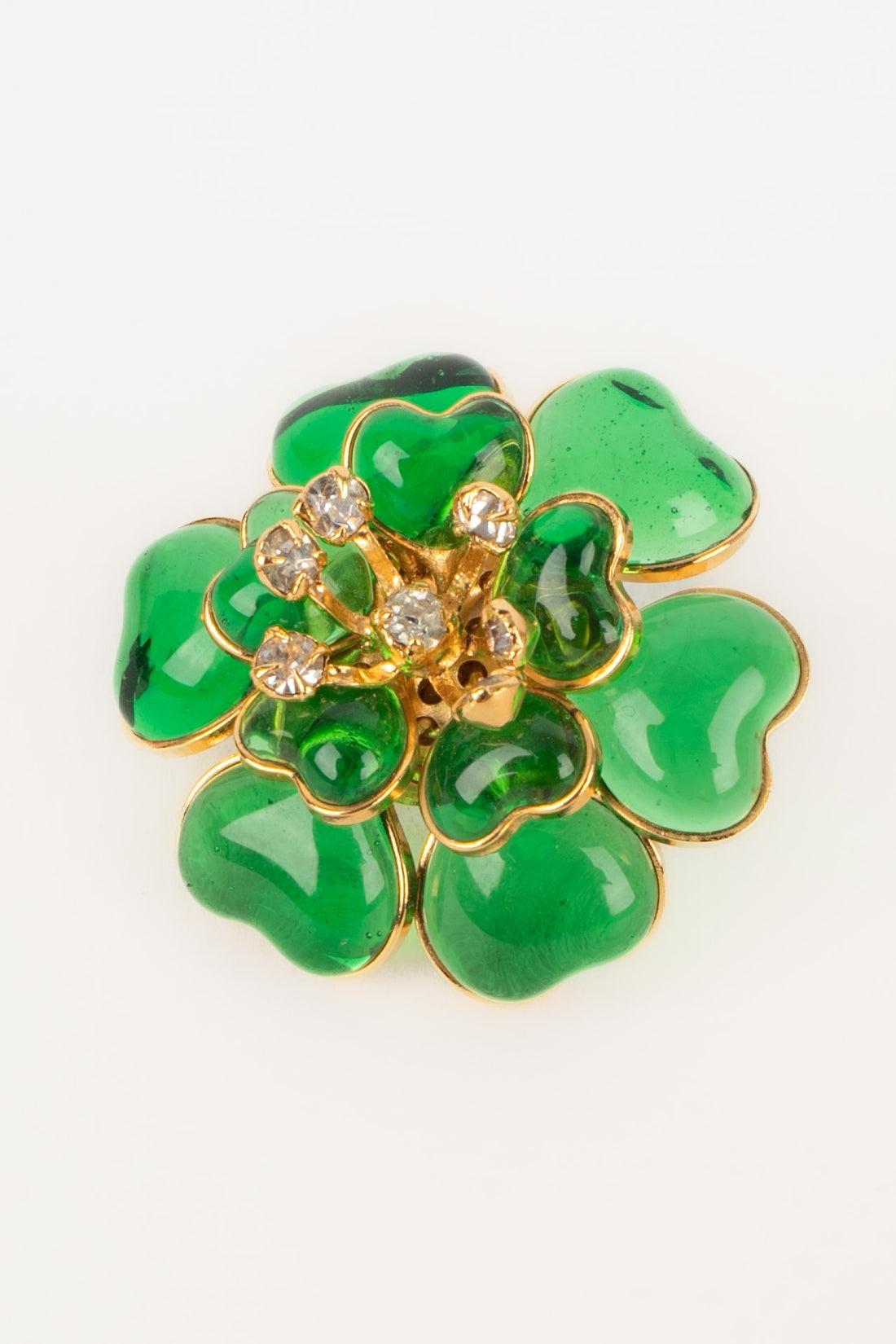 Women's Augustine Golden Metal Earrings with Green Glass Paste and Rhinestones For Sale